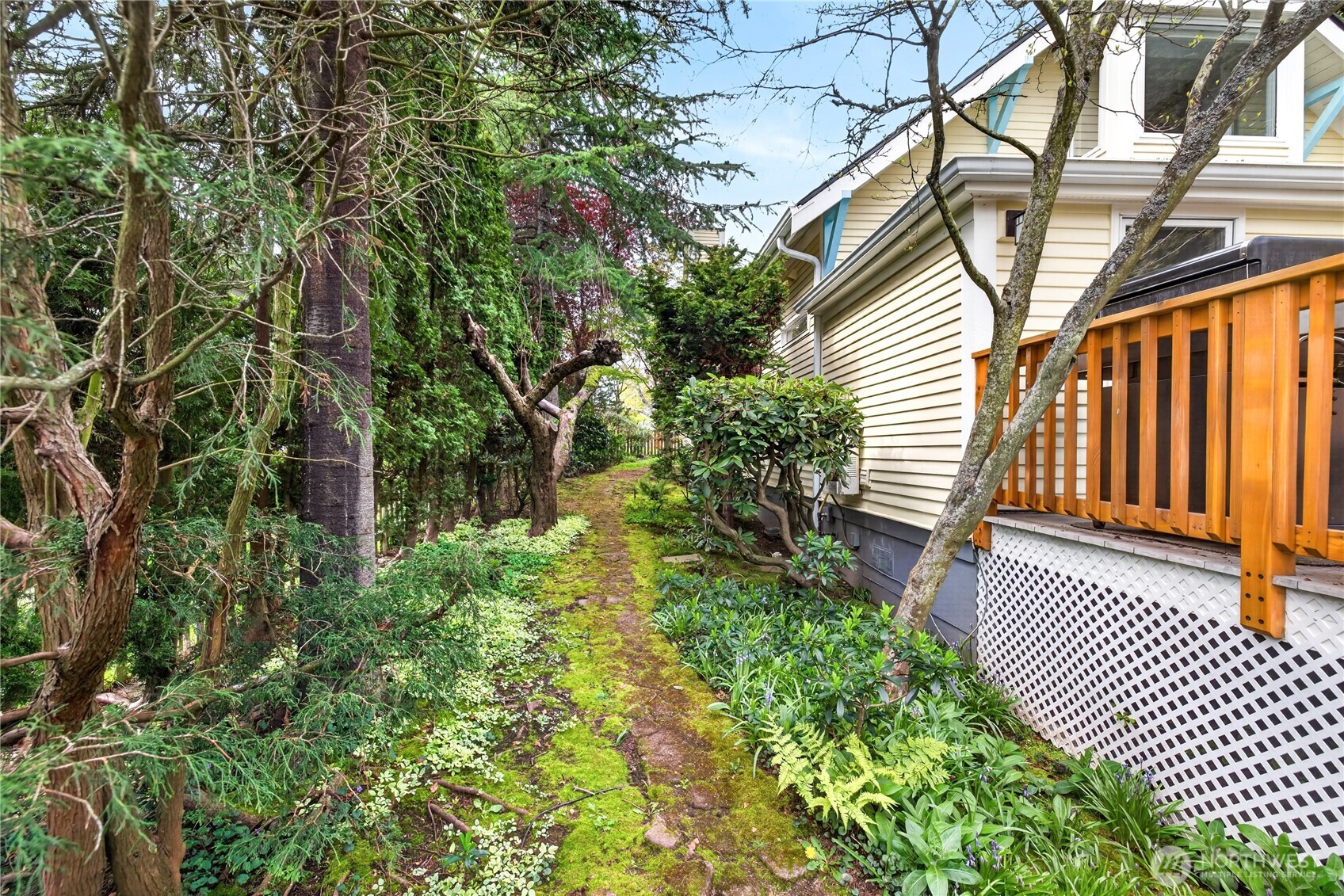 2023 L Avenue , Anacortes, WA 98221