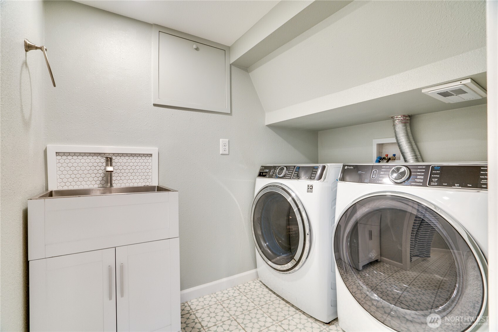 3820 S J Street , Tacoma, WA 98418