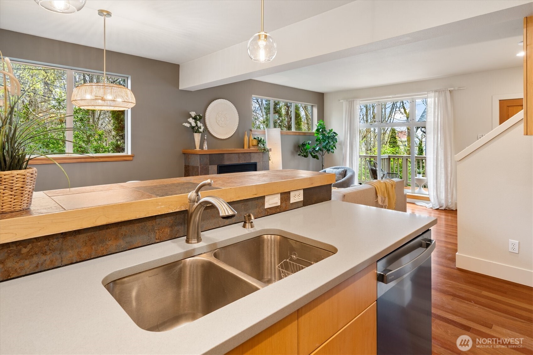 2363 S McClellan Street , Seattle, WA 98144-5323