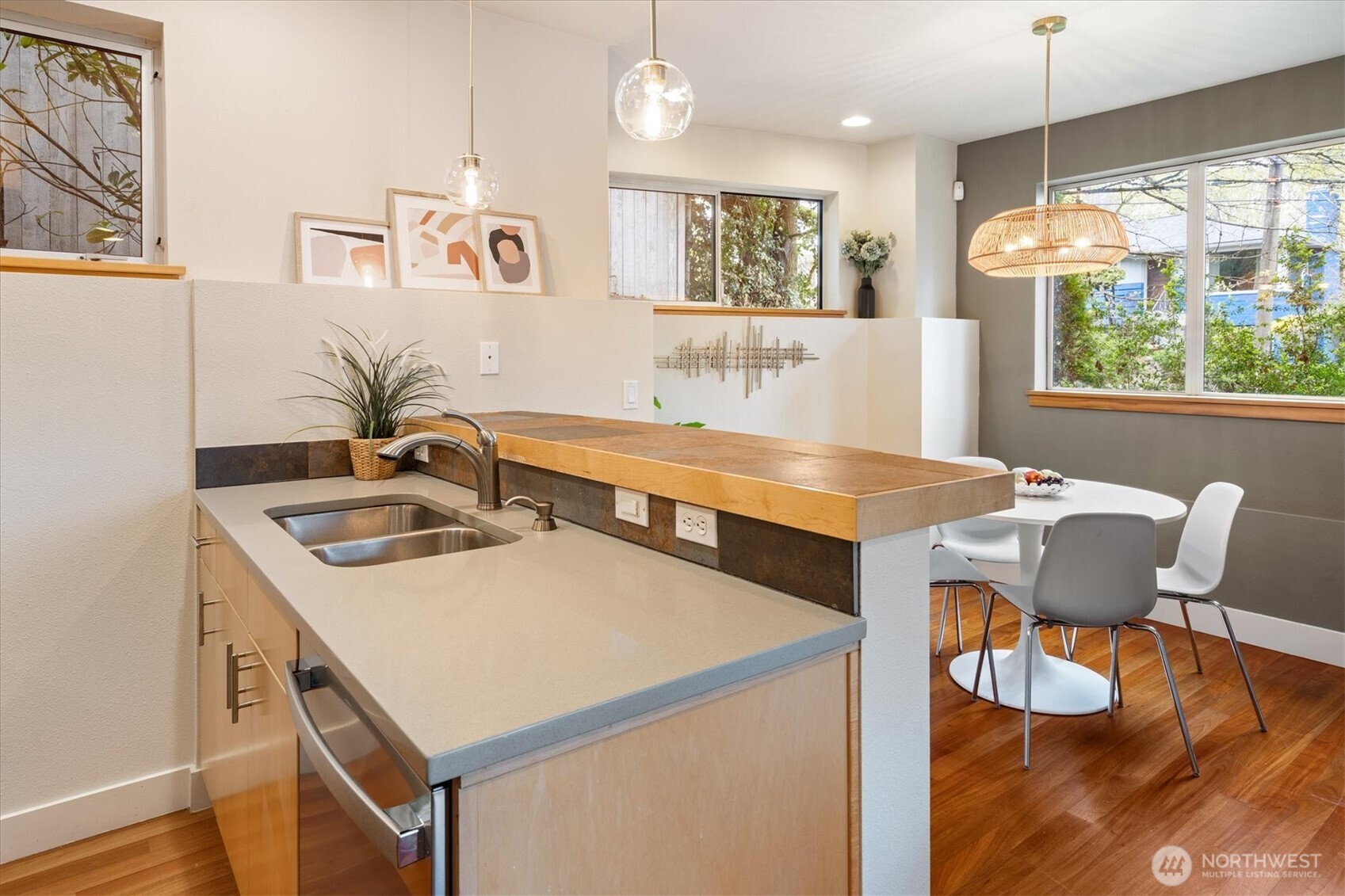 2363 S McClellan Street , Seattle, WA 98144-5323