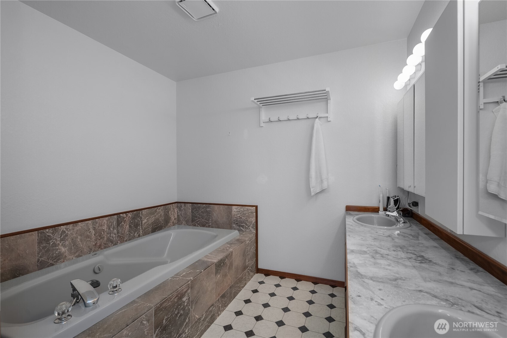 5023 Cooper Point Road NW, Olympia, WA 98502