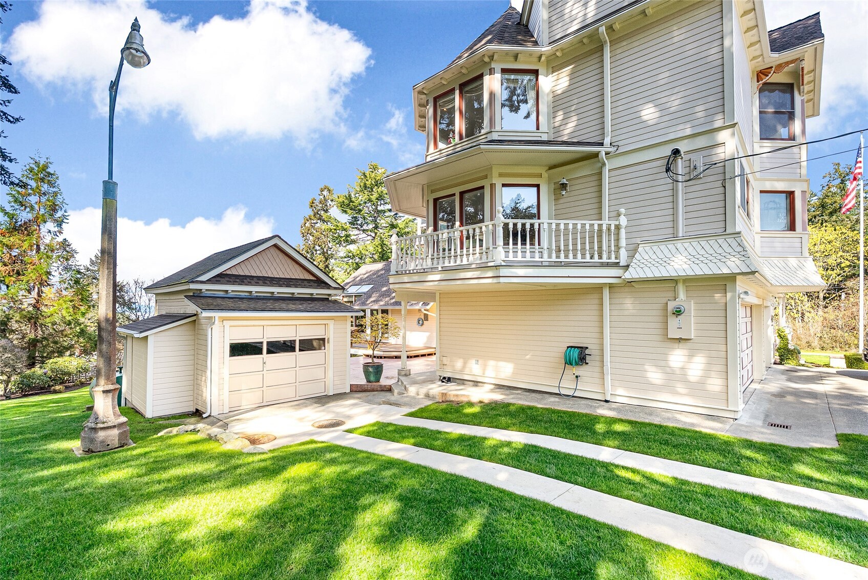 303 7th Street , Anacortes, WA 98221