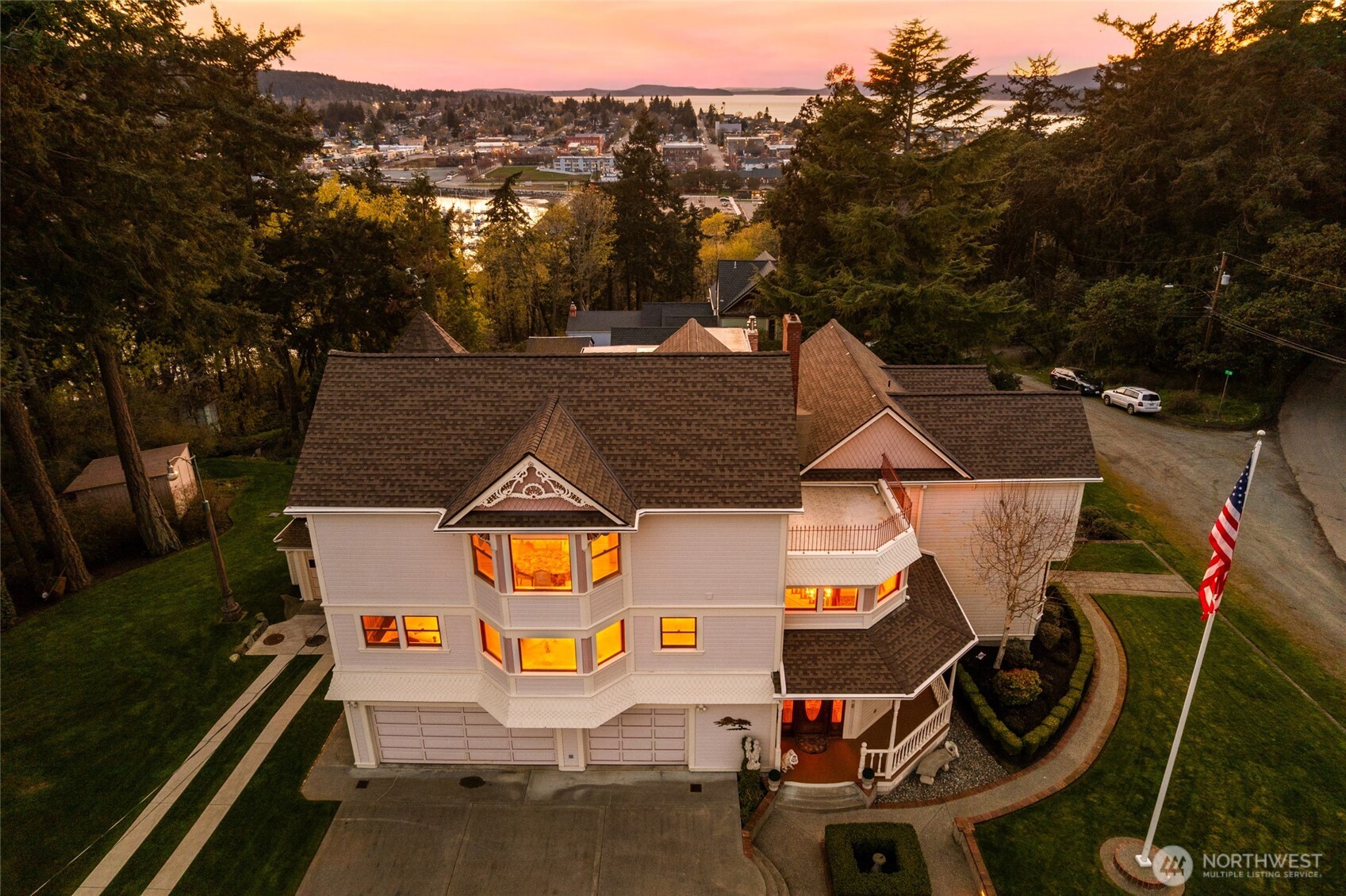 303 7th Street , Anacortes, WA 98221