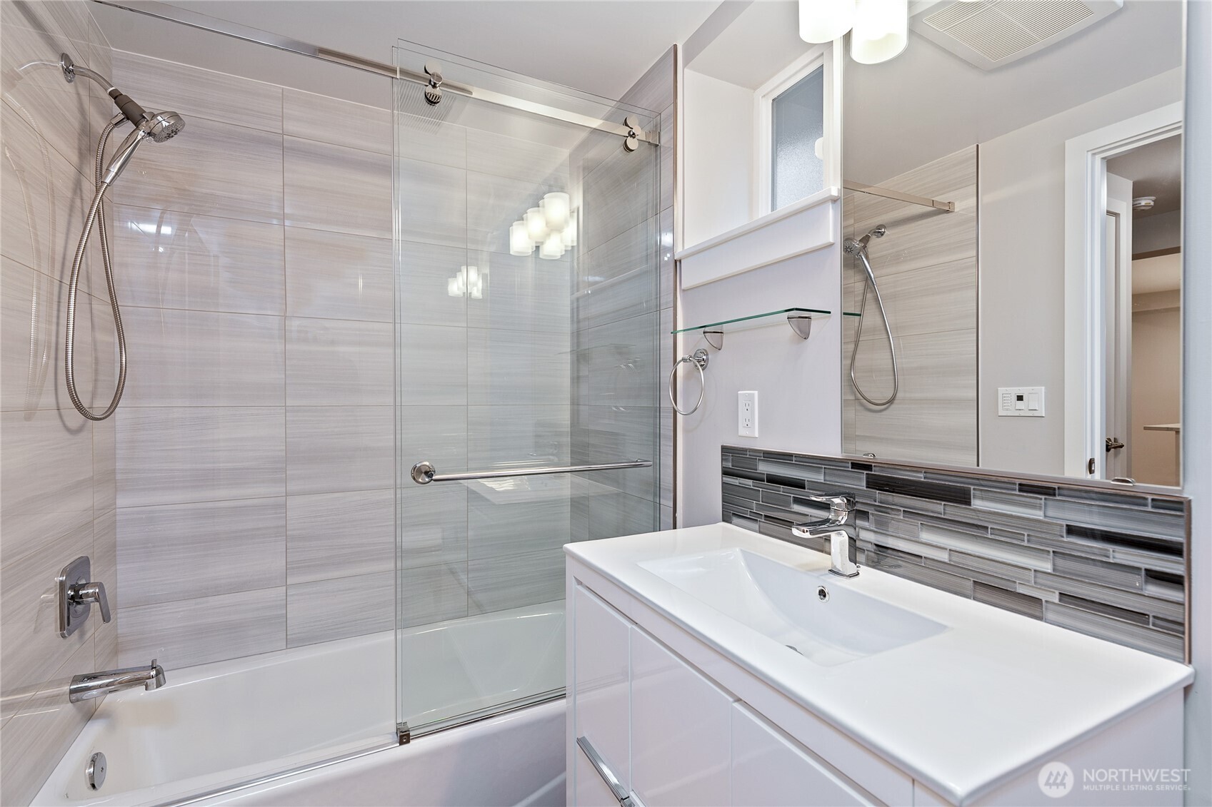 808 NW Market Street , Seattle, WA 98107