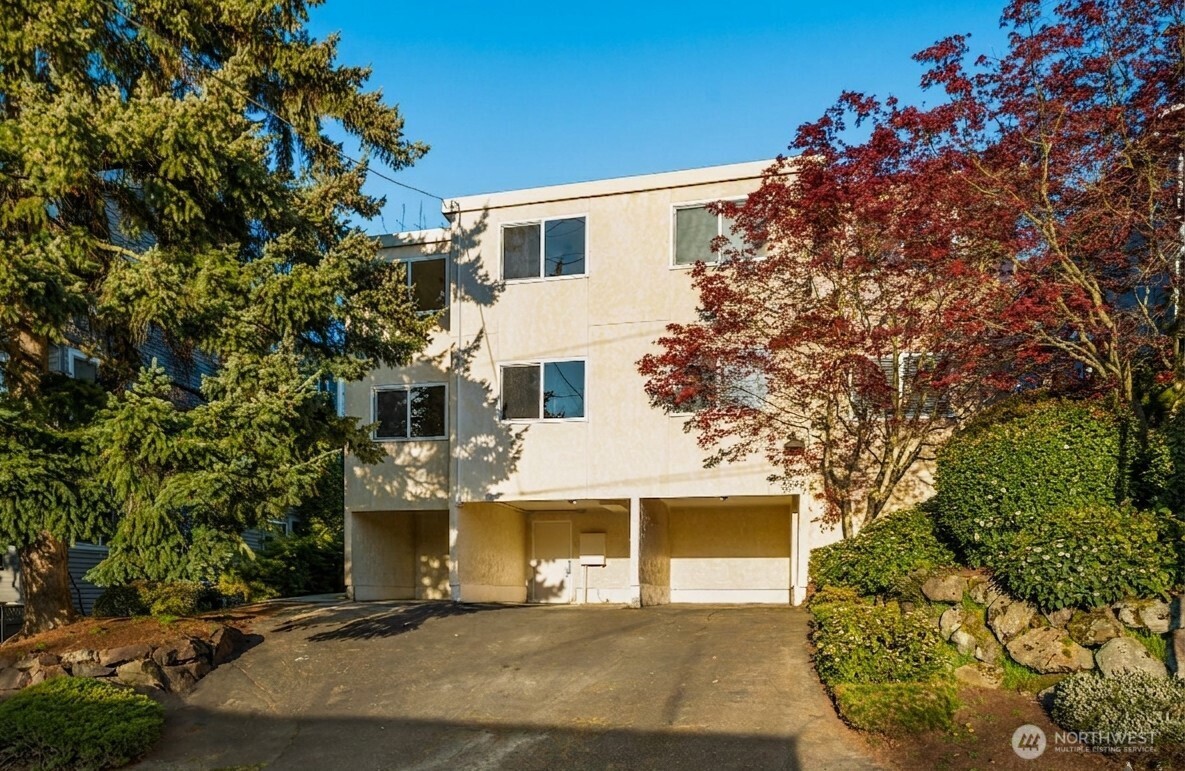 3626 14th Avenue W #203, Seattle, WA 98119