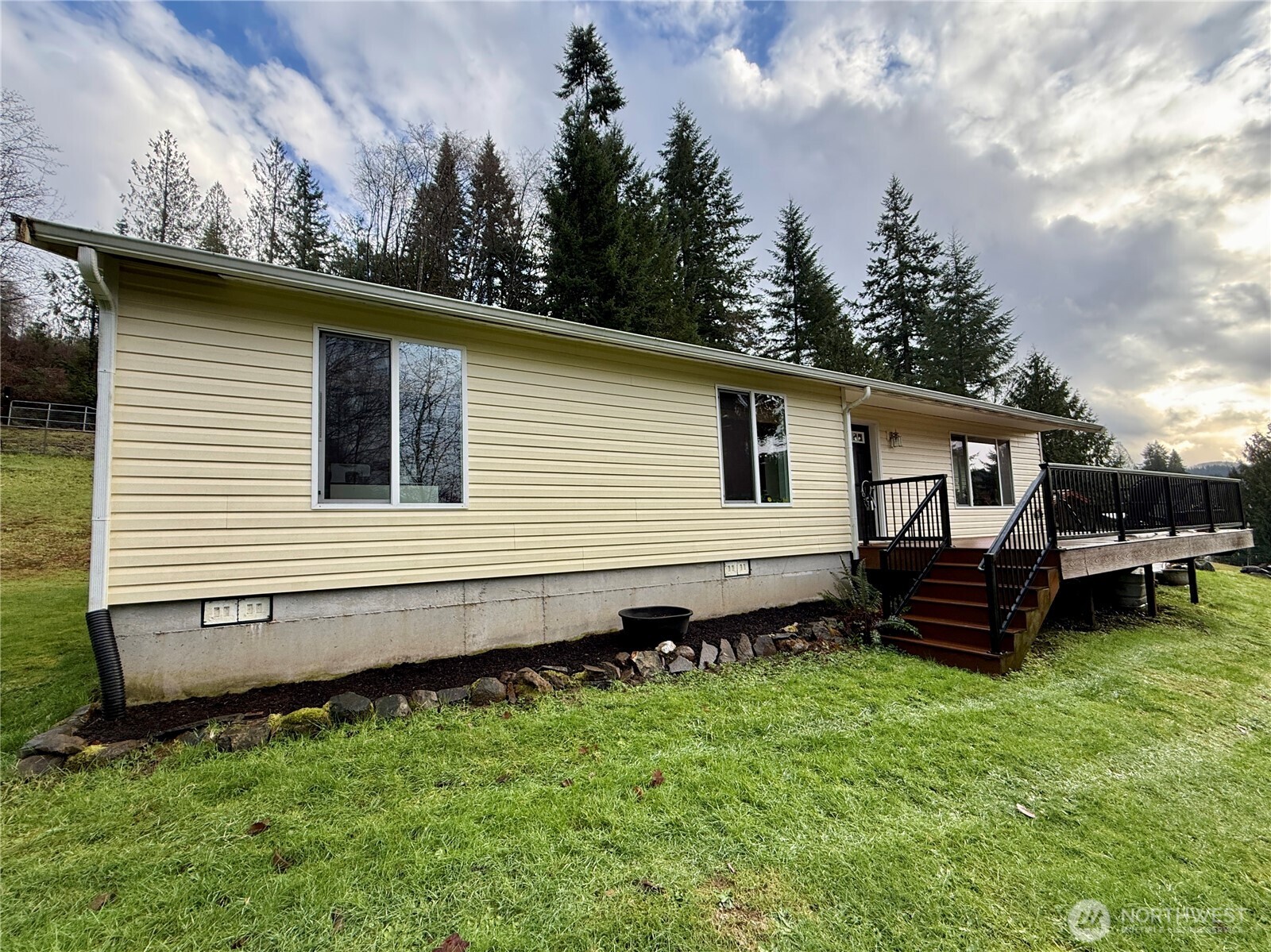2037 Delameter Road , Castle Rock, WA 98611