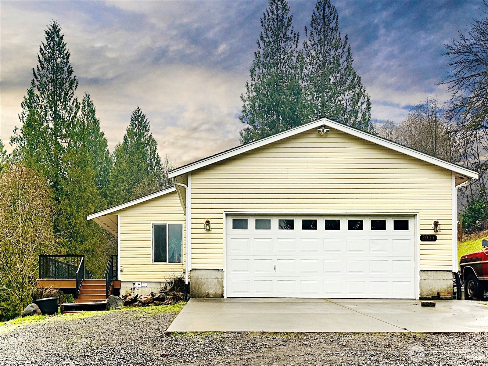 2037 Delameter Road , Castle Rock, WA 98611