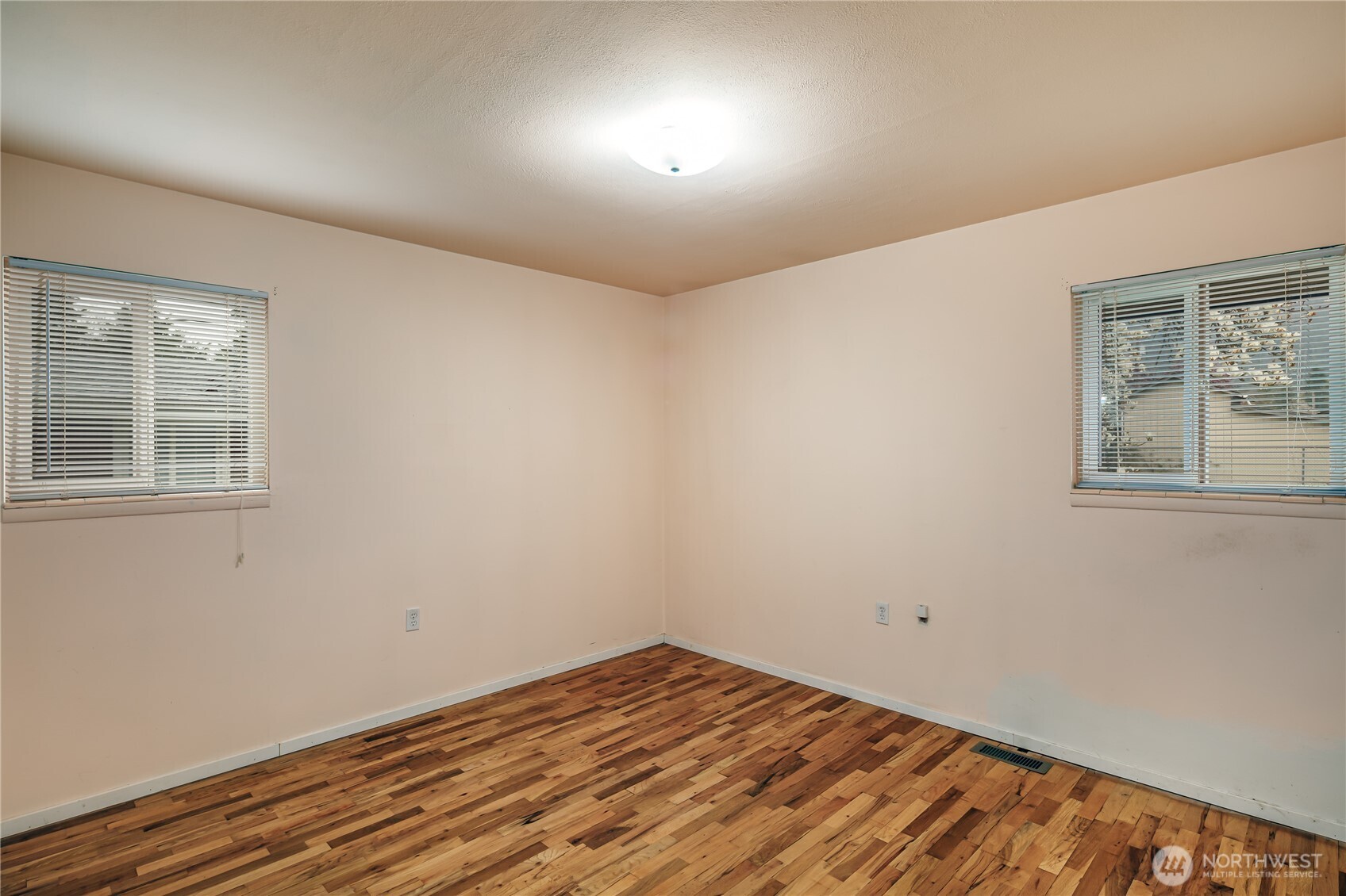 602 Commercial Avenue , Darrington, WA 98241