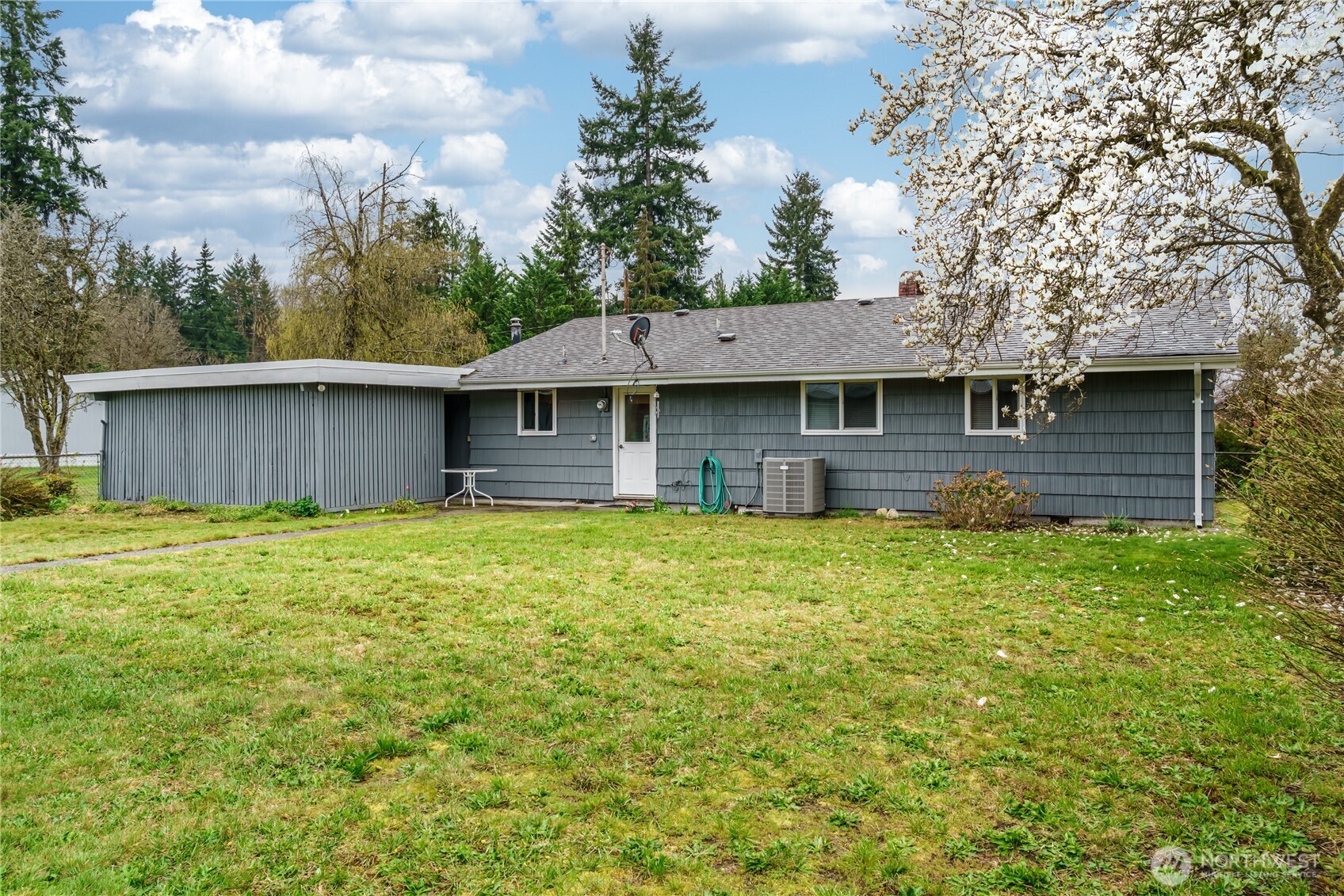 602 Commercial Avenue , Darrington, WA 98241