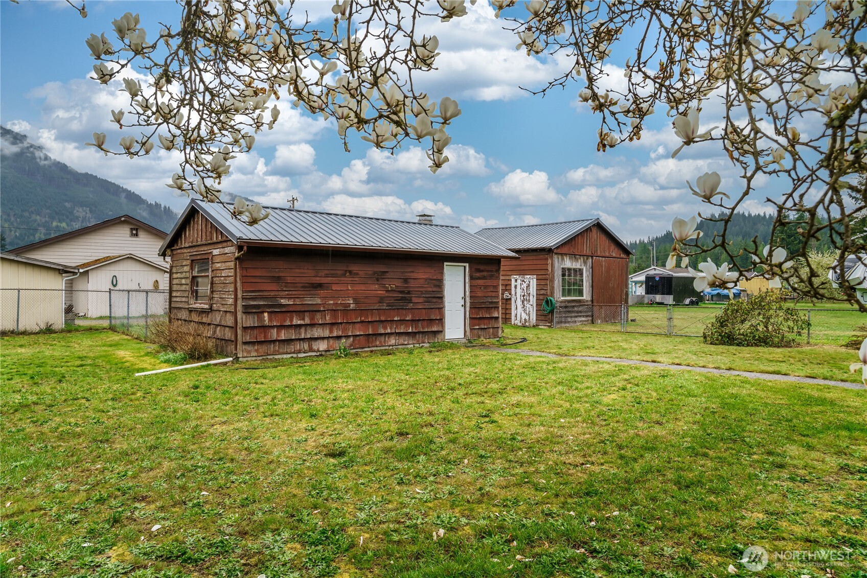 602 Commercial Avenue , Darrington, WA 98241