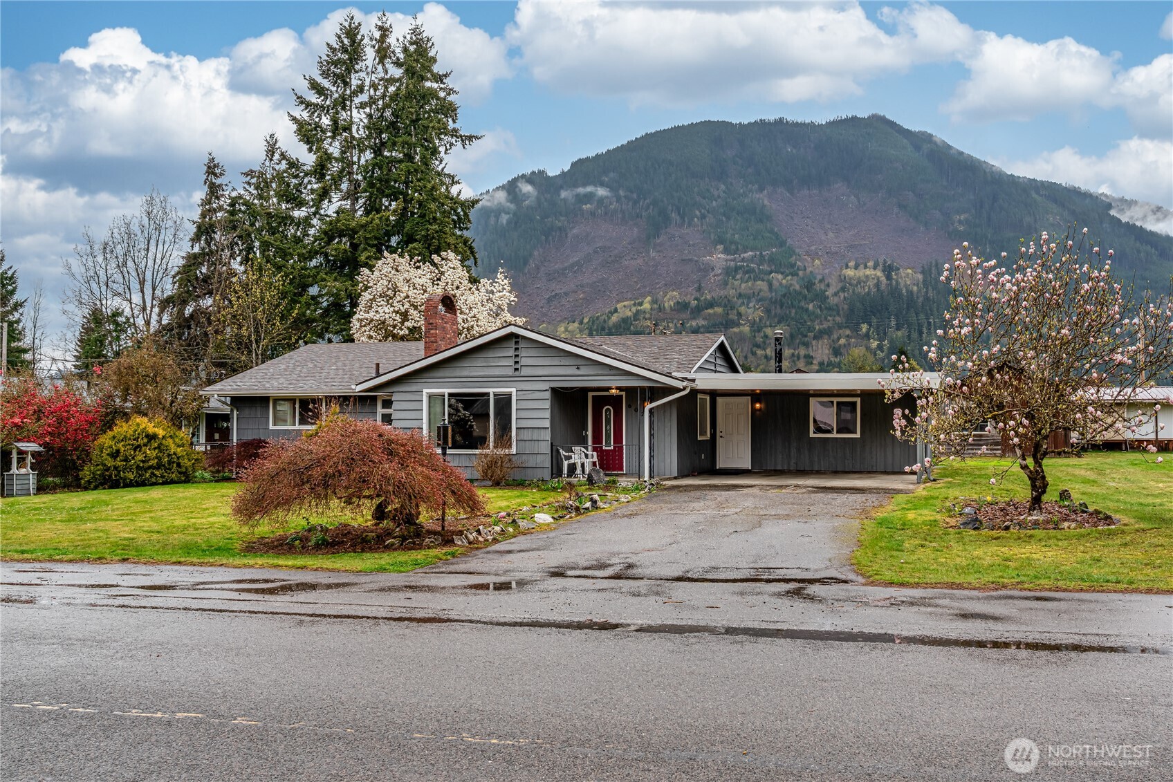 602 Commercial Avenue , Darrington, WA 98241