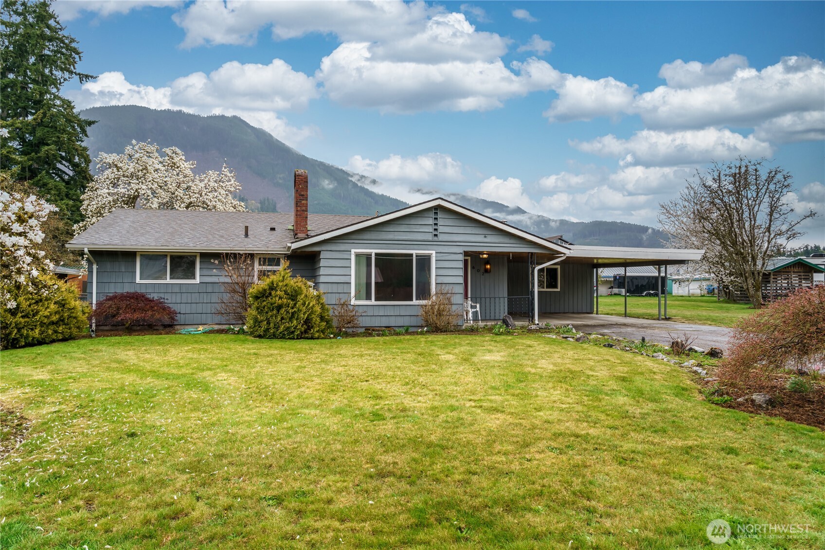 602 Commercial Avenue , Darrington, WA 98241