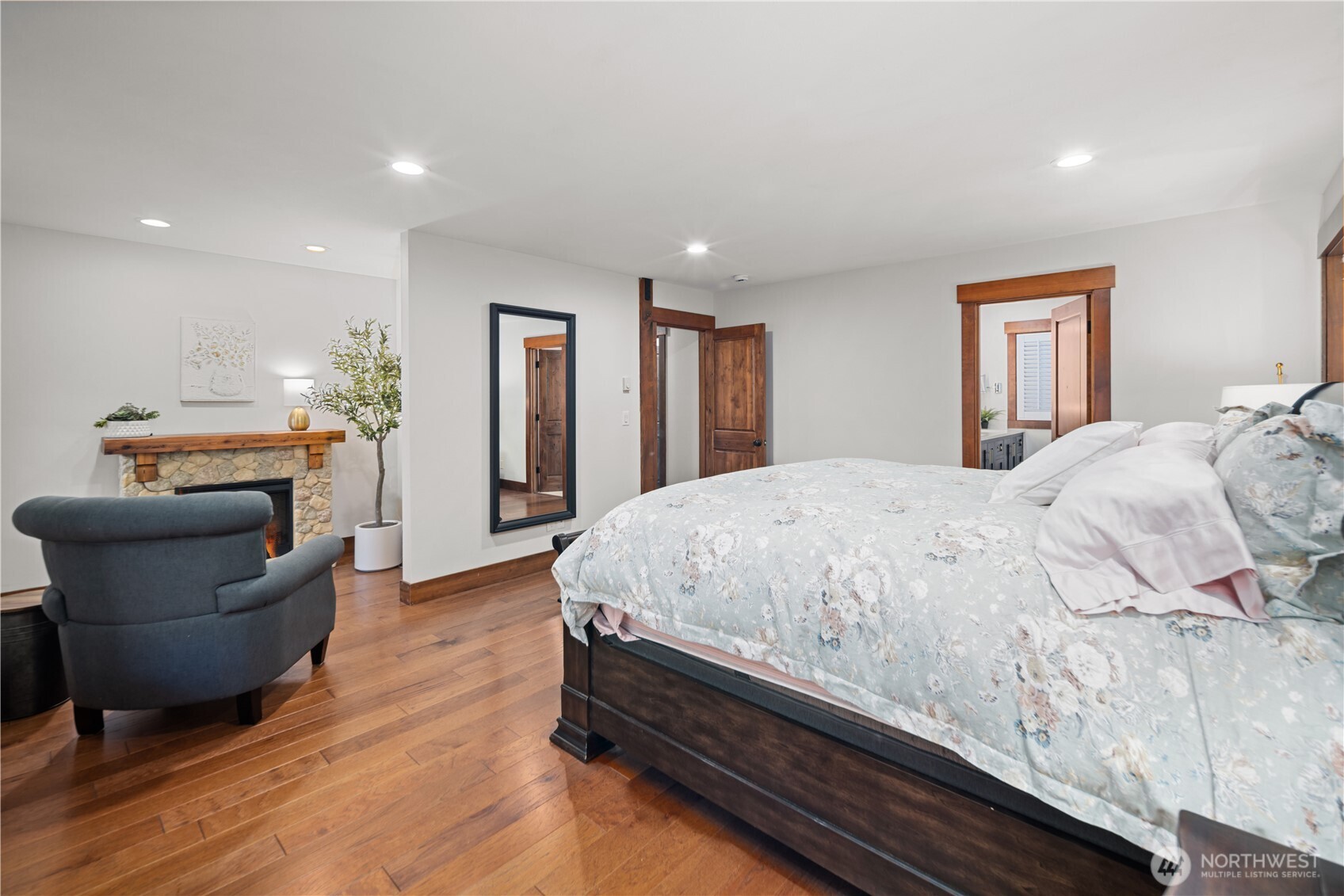 375 Glengarry Drive , Camano Island, WA 98282