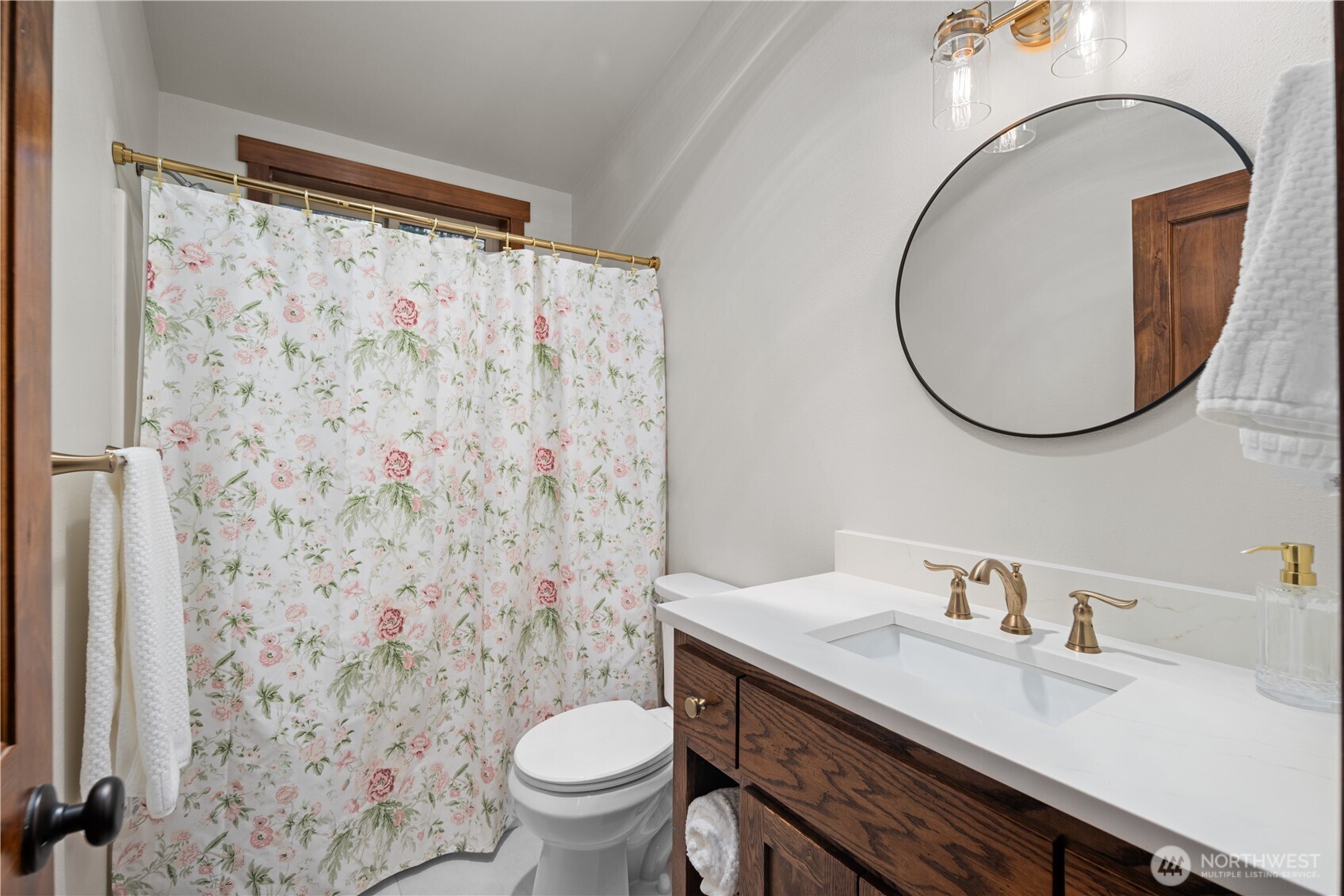 375 Glengarry Drive , Camano Island, WA 98282