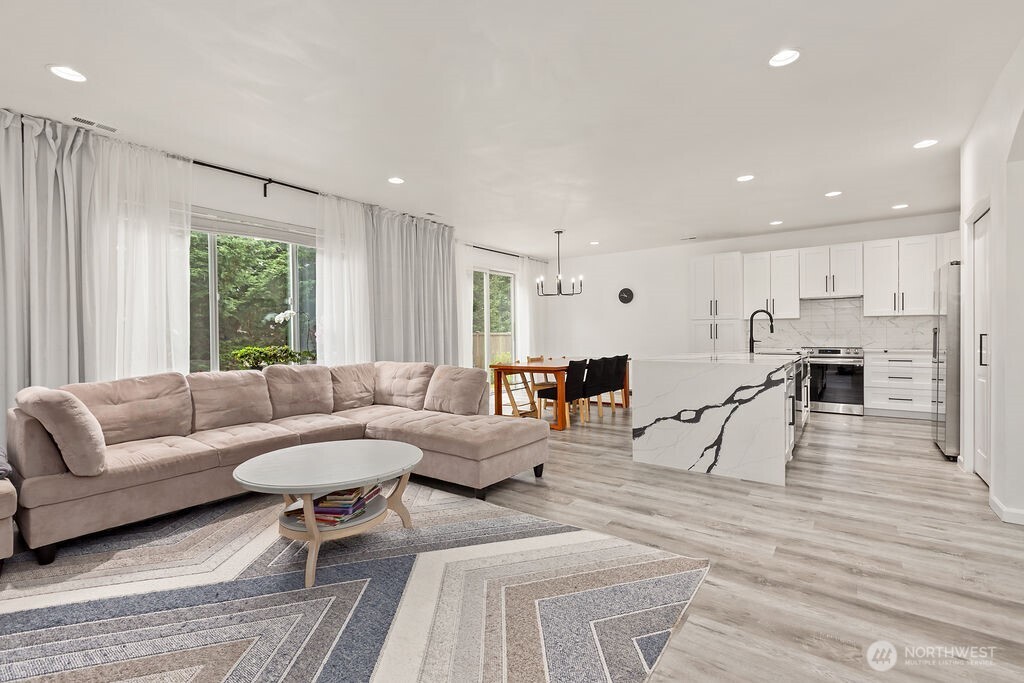 1210 29th Street NW, Puyallup, WA 98371