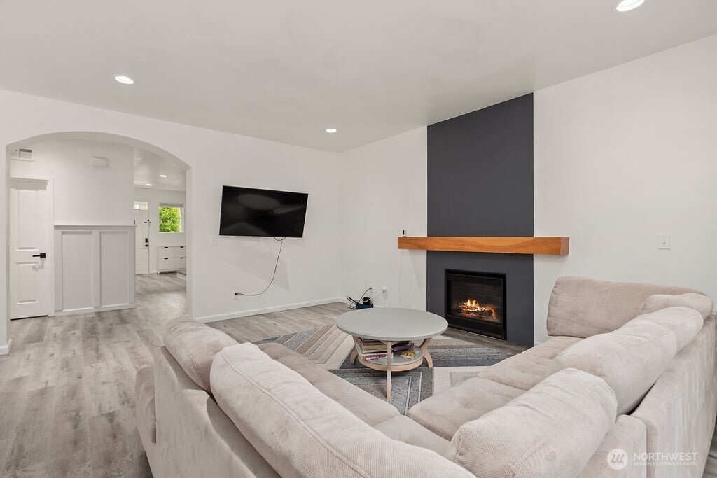 1210 29th Street NW, Puyallup, WA 98371