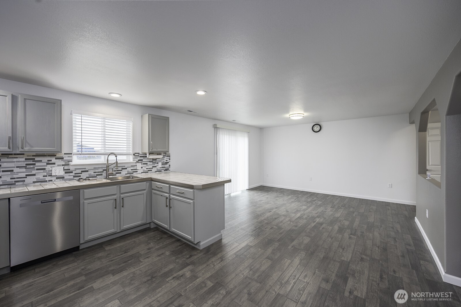 1516 S Husky Dr , Moses Lake, WA 98837