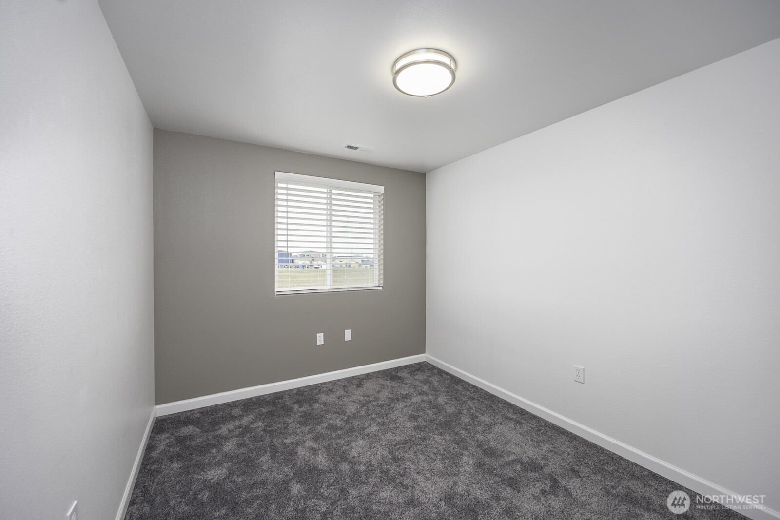 1516 S Husky Dr , Moses Lake, WA 98837