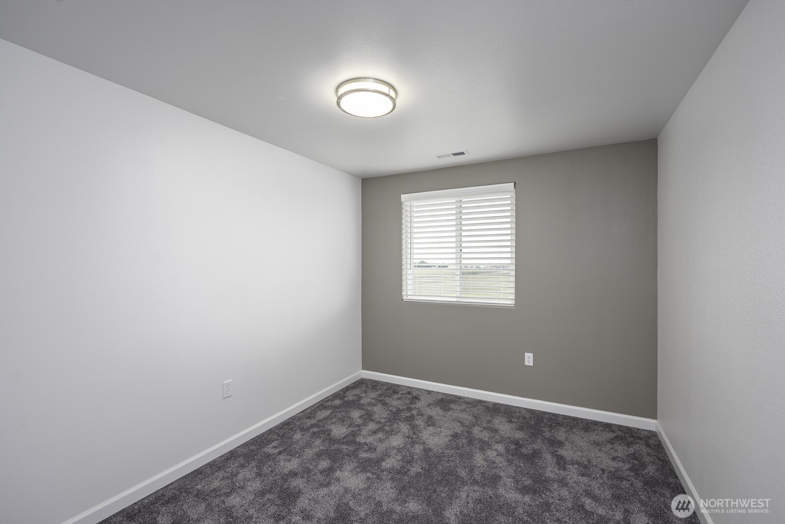 1516 S Husky Dr , Moses Lake, WA 98837