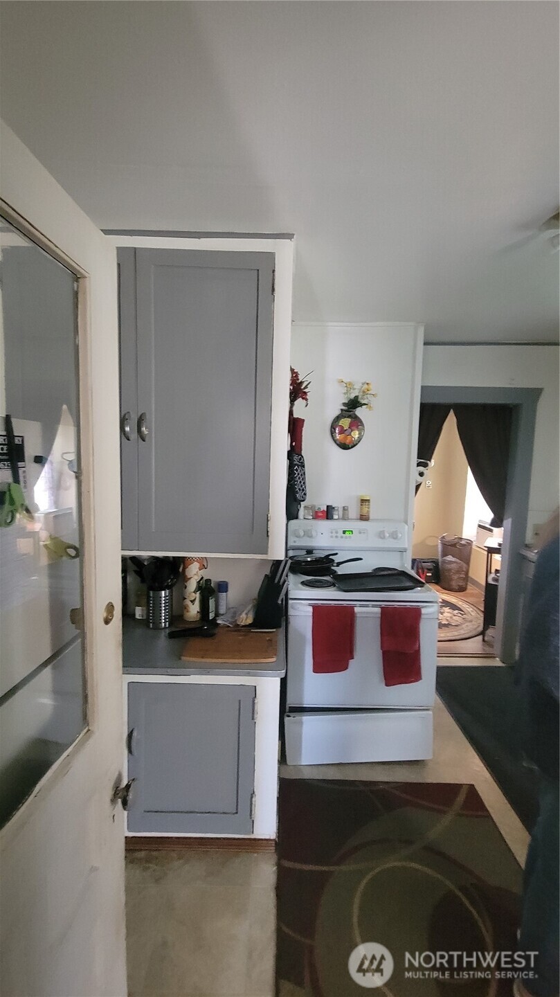 107 1st Street , Morton, WA 98356