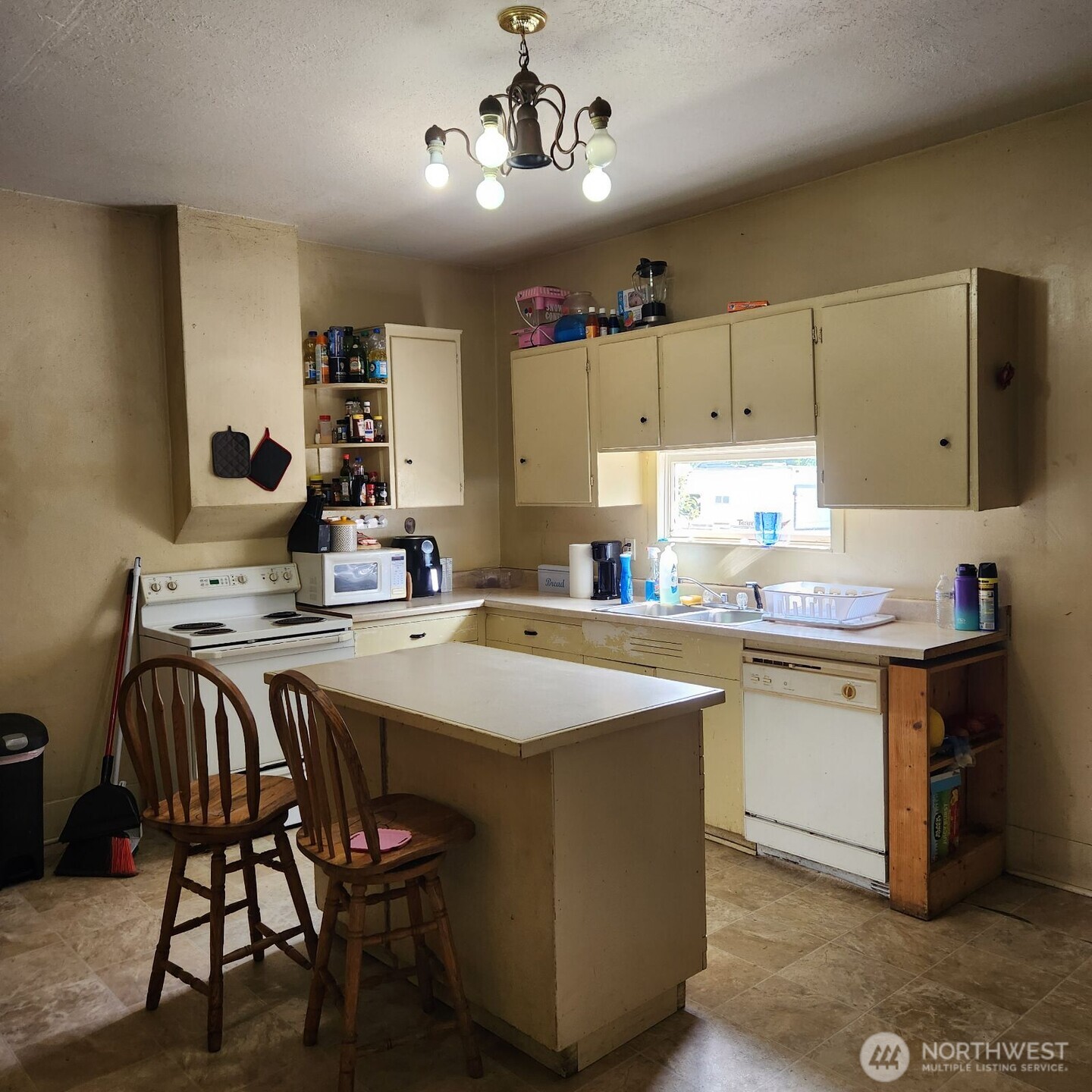 252 4th Street , Morton, WA 98356