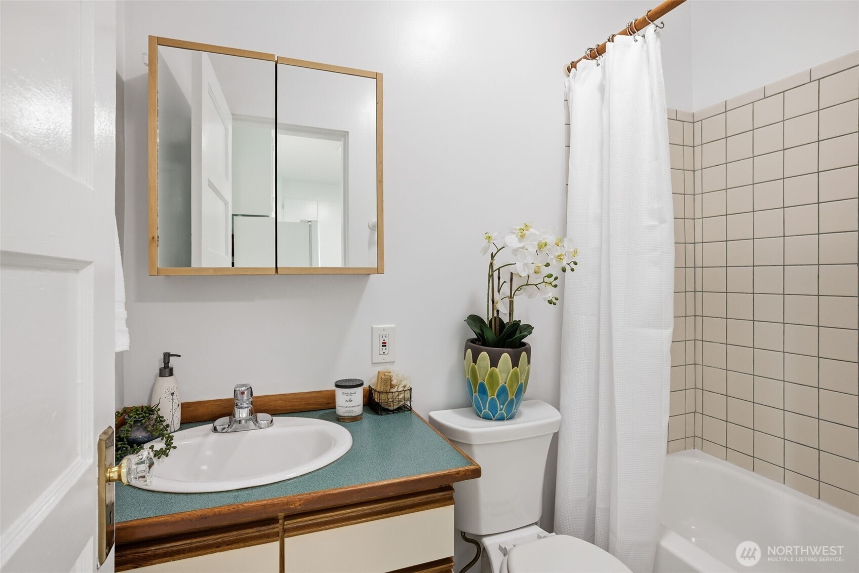 9643 56th Avenue S, Seattle, WA 98118
