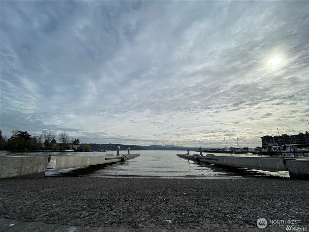 9643 56th Avenue S, Seattle, WA 98118