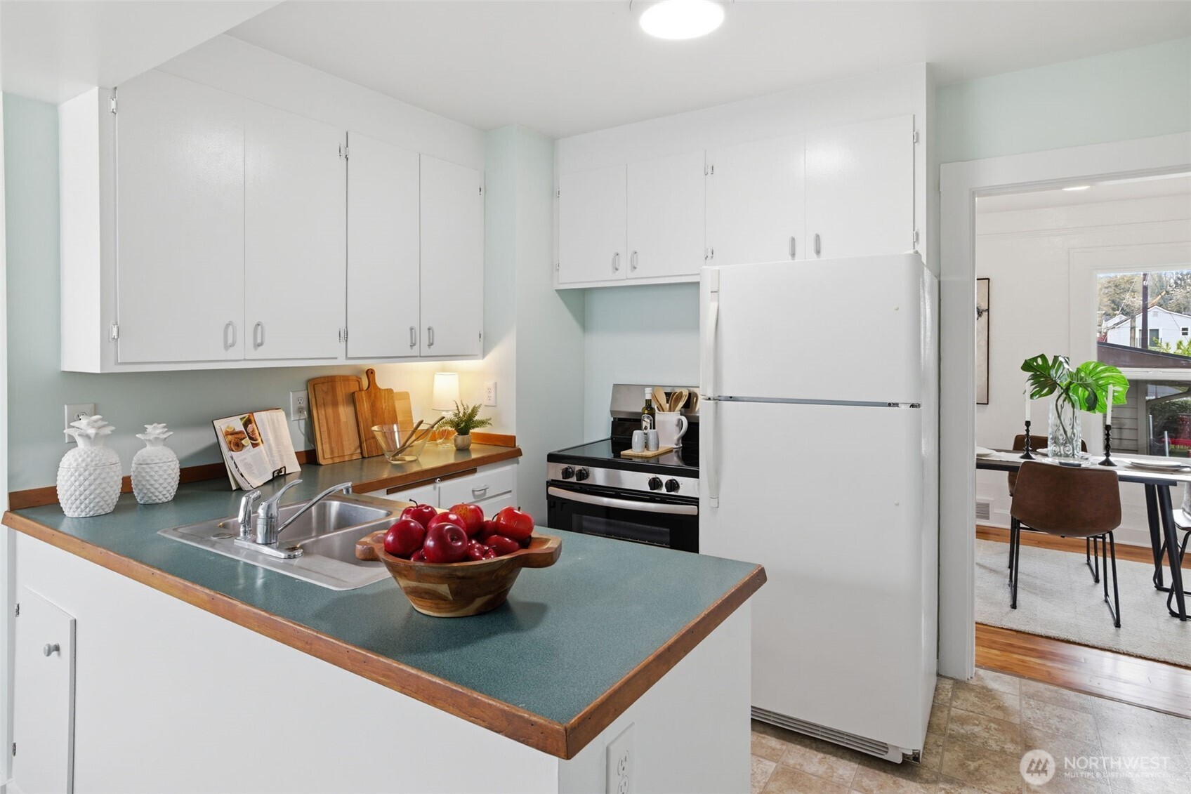 9643 56th Avenue S, Seattle, WA 98118