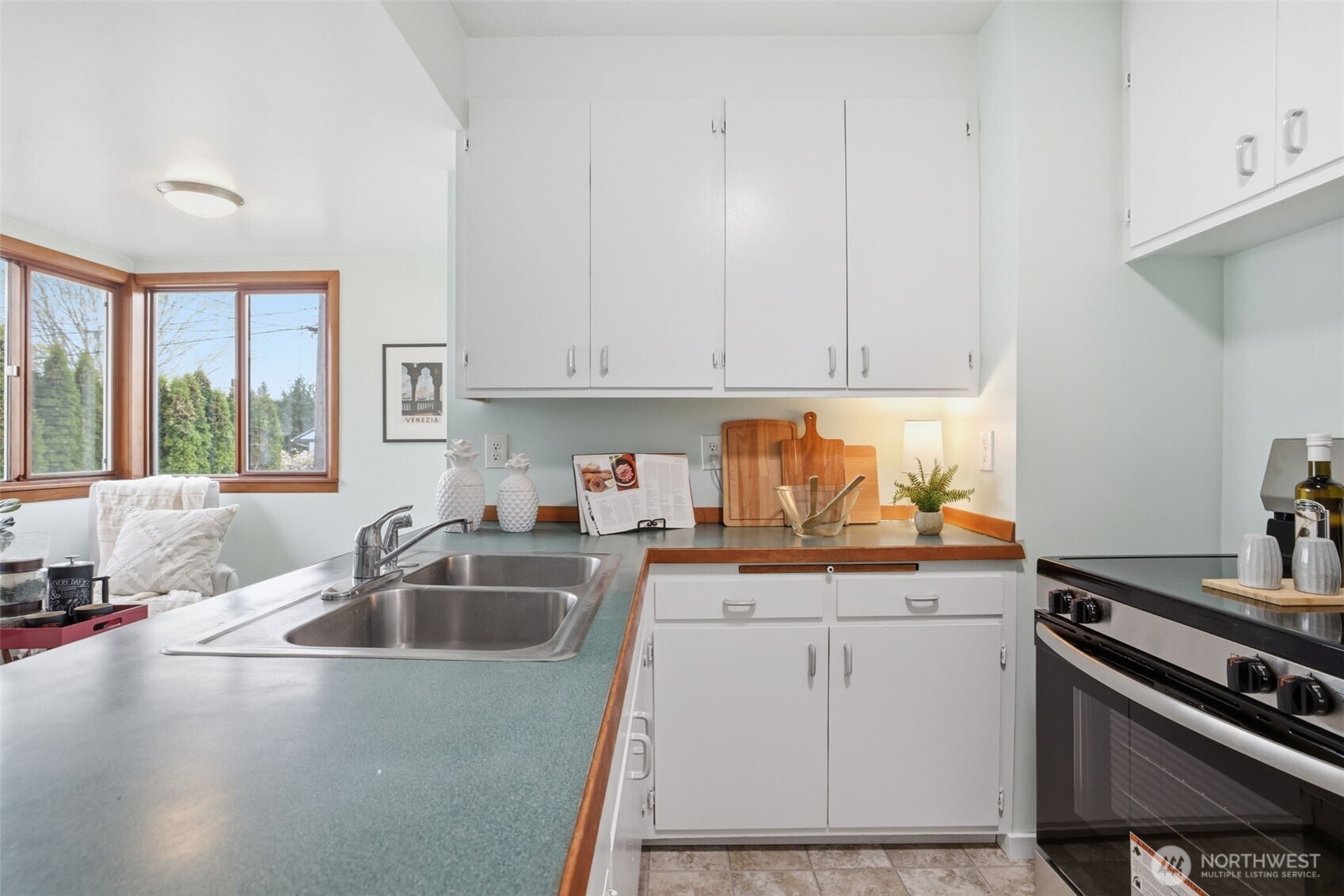 9643 56th Avenue S, Seattle, WA 98118