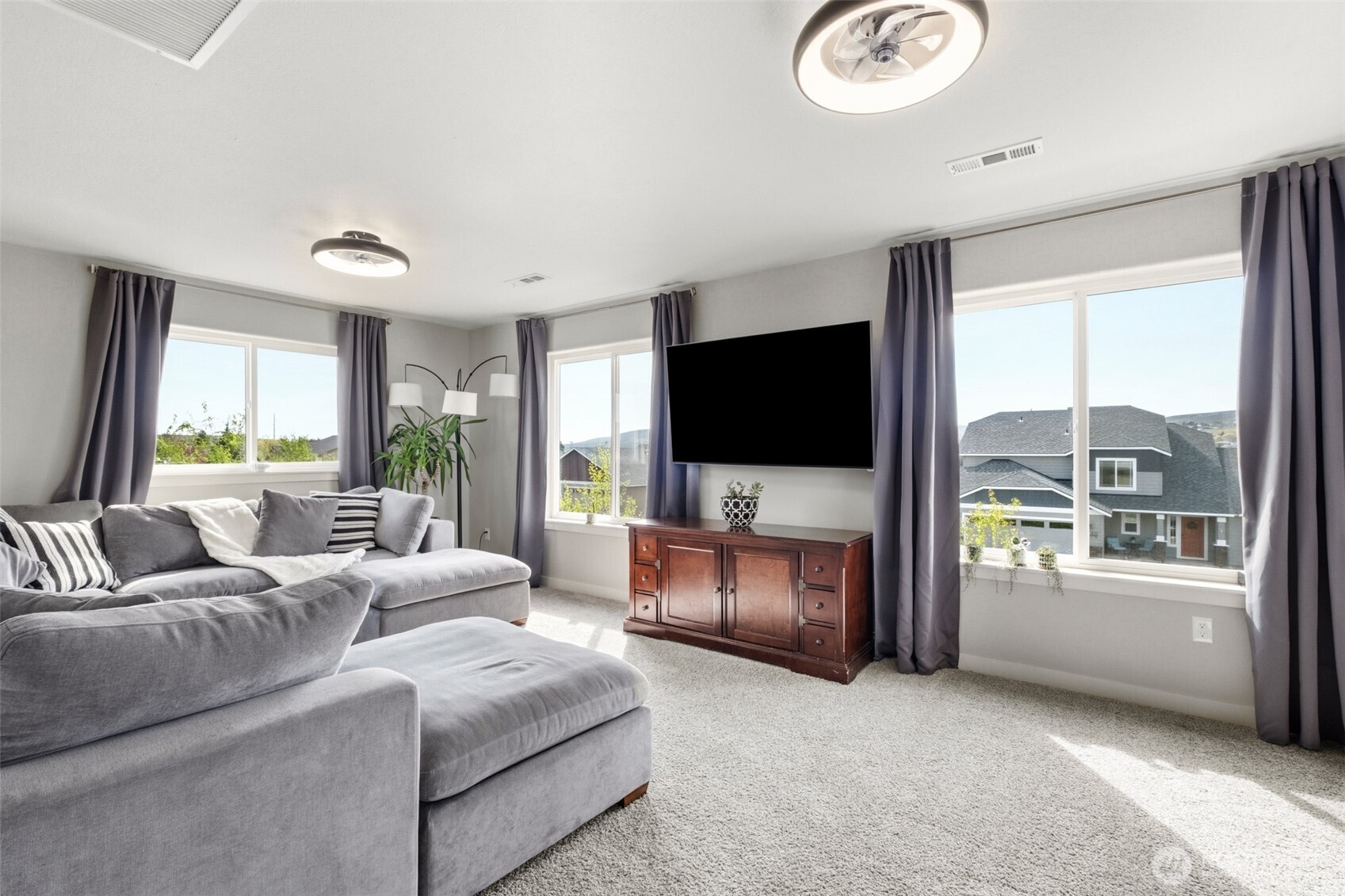 606 8th Avenue NE, Ephrata, WA 98823
