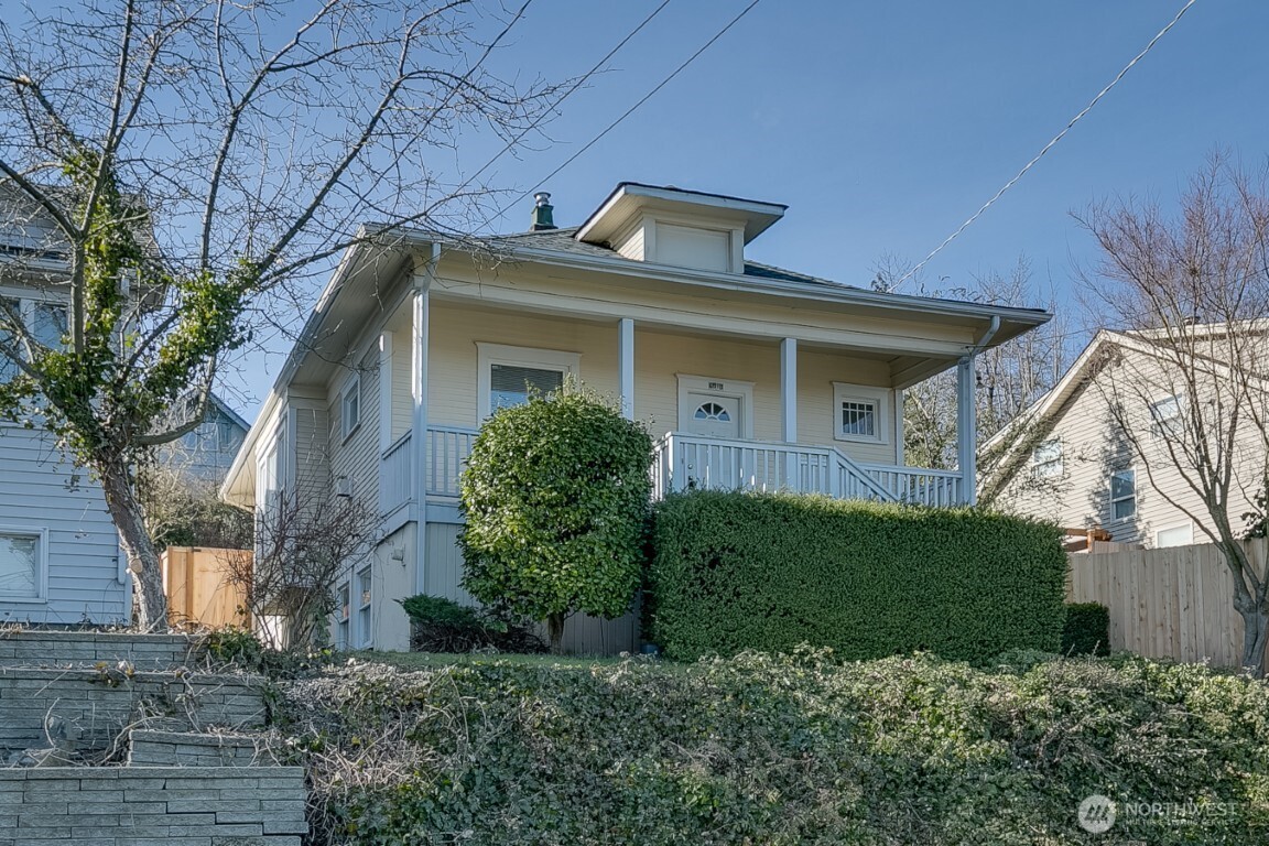 6013 6th Avenue NE, Seattle, WA 98115
