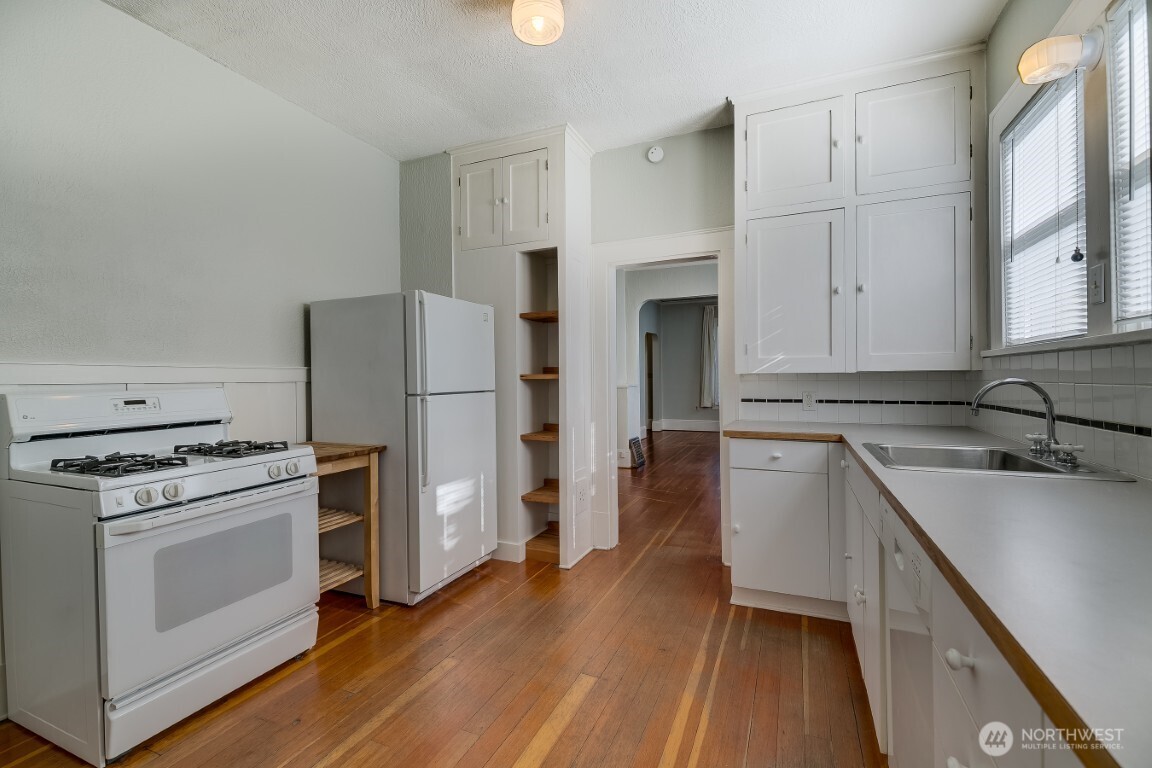 6013 6th Avenue NE, Seattle, WA 98115