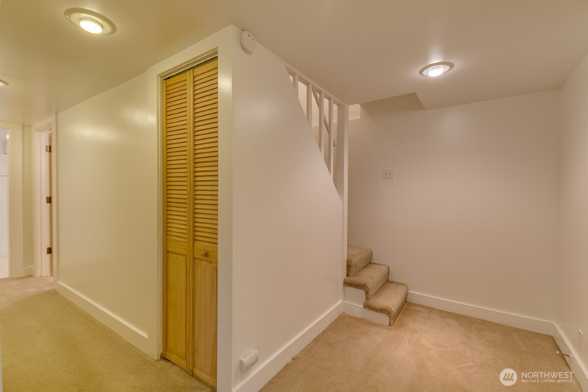 6013 6th Avenue NE, Seattle, WA 98115