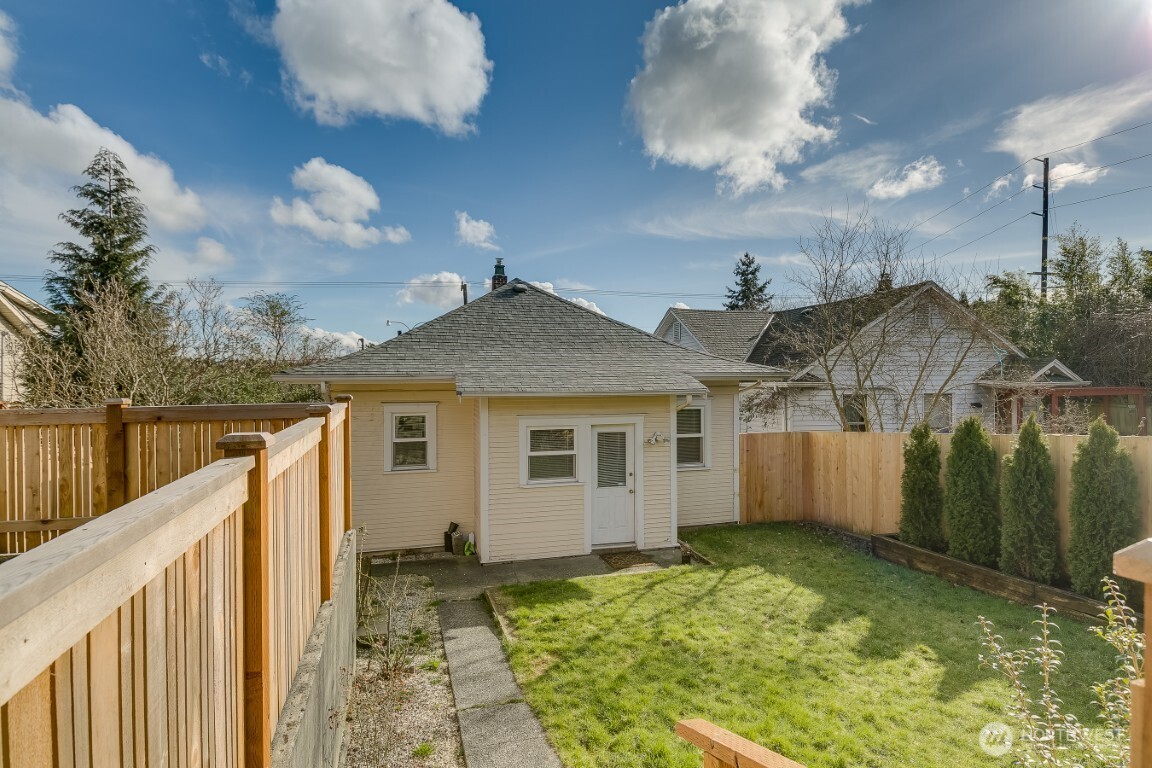 6013 6th Avenue NE, Seattle, WA 98115