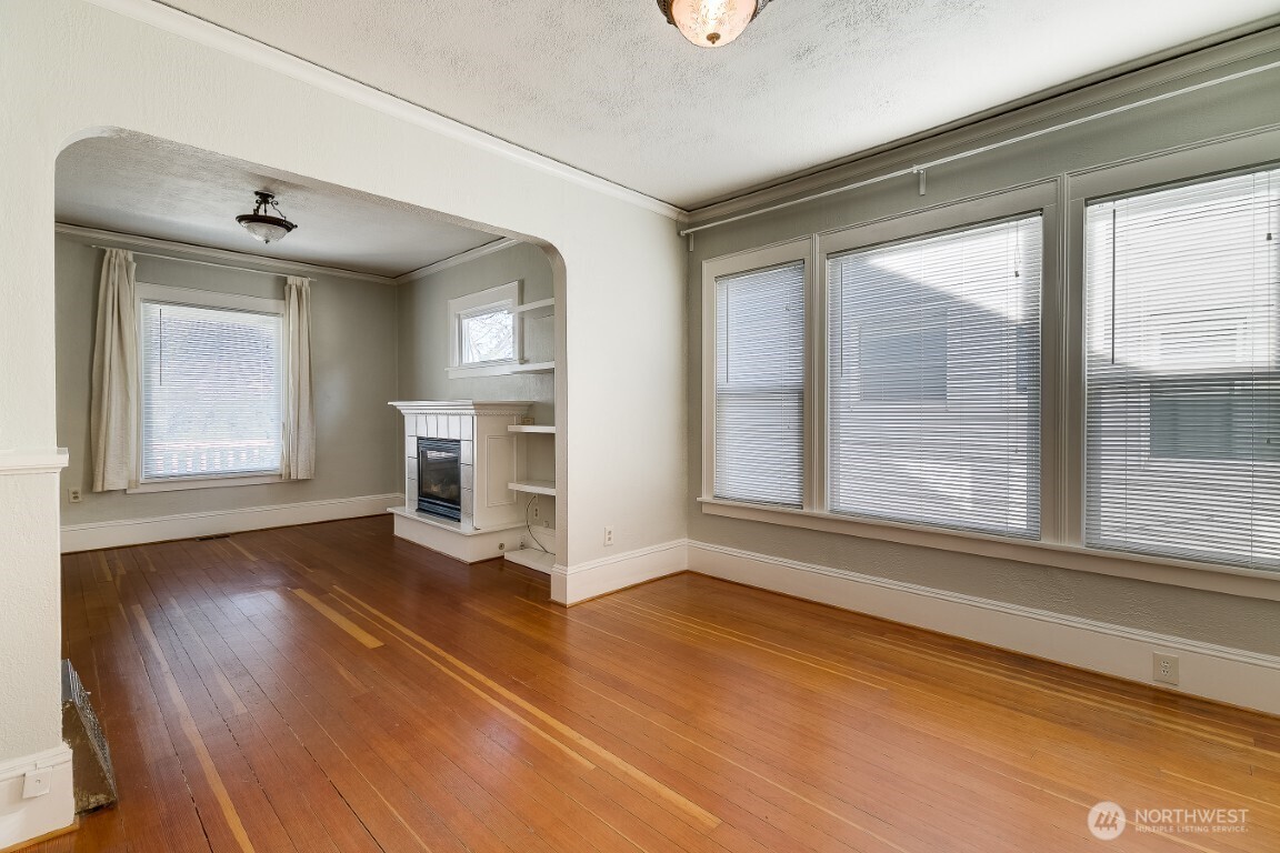 6013 6th Avenue NE, Seattle, WA 98115