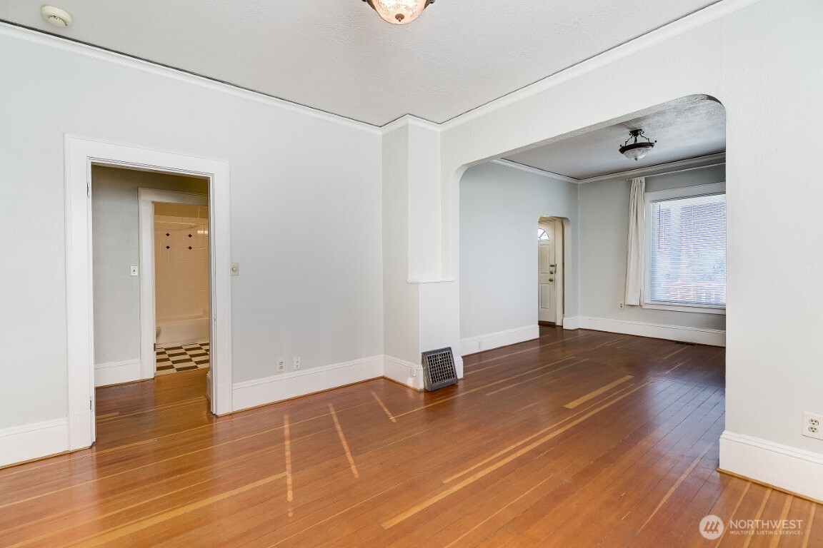 6013 6th Avenue NE, Seattle, WA 98115