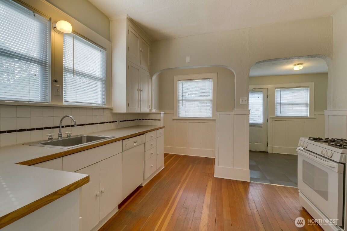 6013 6th Avenue NE, Seattle, WA 98115