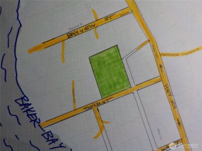 12 Third St W , Chinook, WA 98614