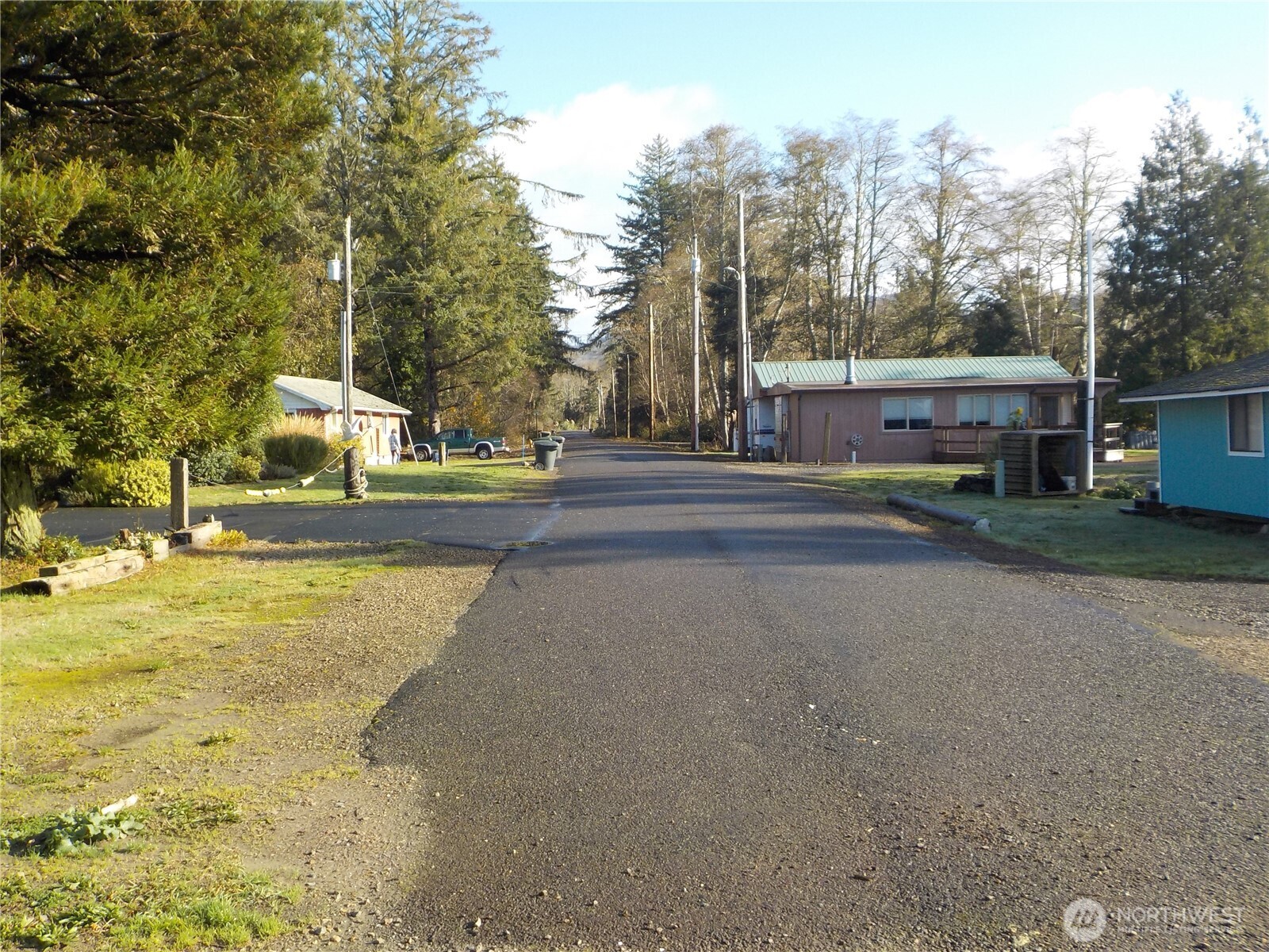 12 Third St W , Chinook, WA 98614