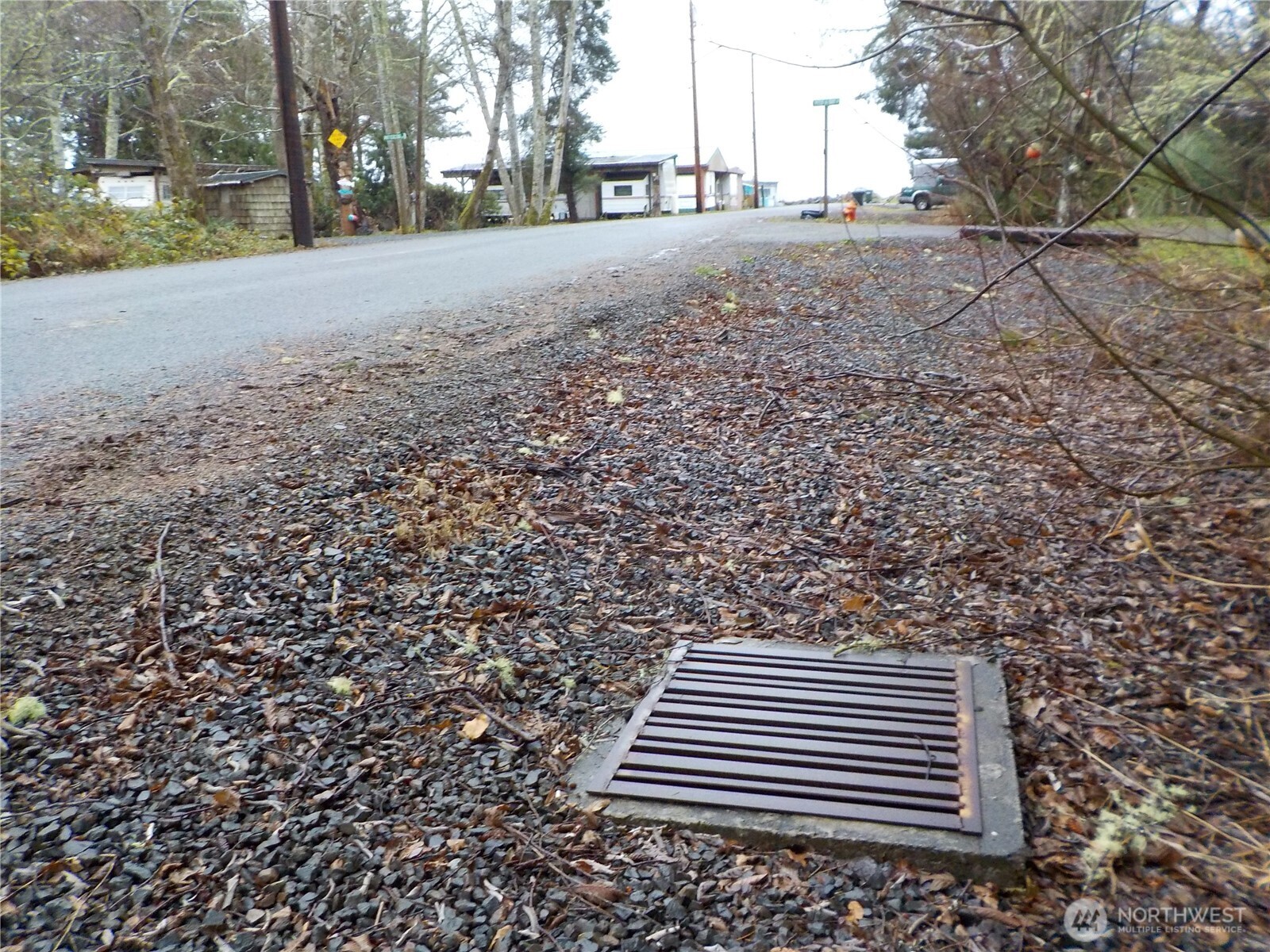 12 Third St W , Chinook, WA 98614