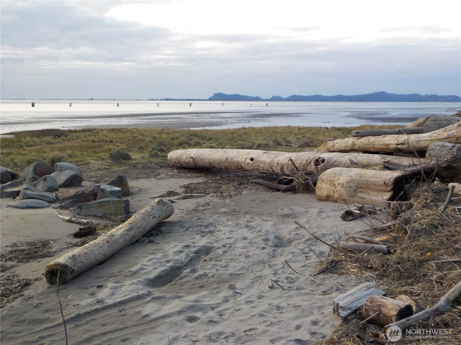 12 Third St W , Chinook, WA 98614