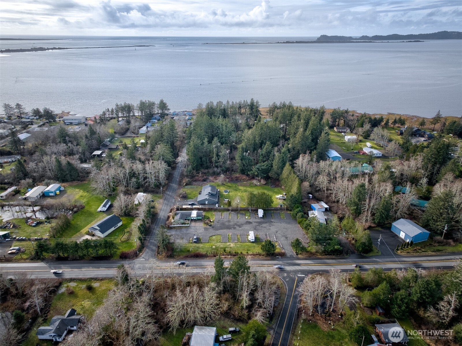 12 Third St W , Chinook, WA 98614