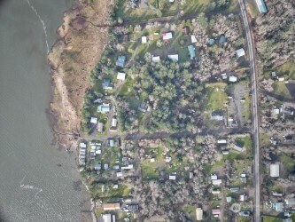 12 Third St W , Chinook, WA 98614