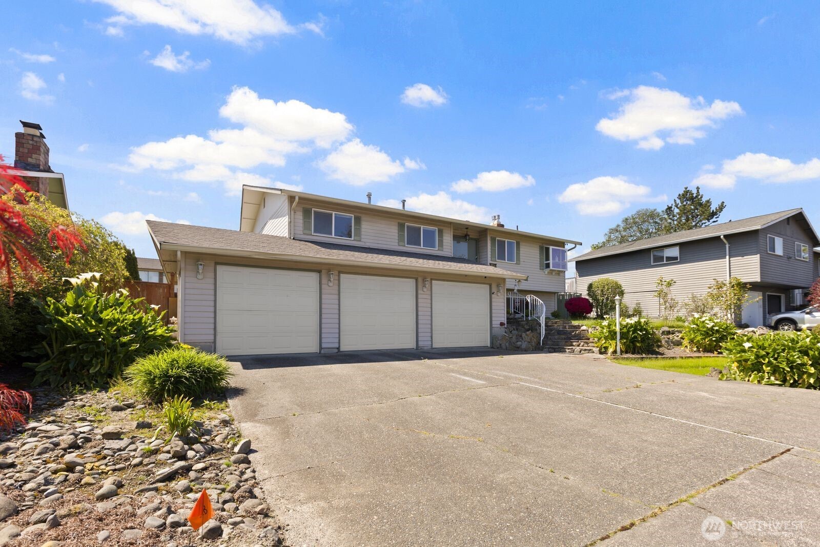 27525 12th Place S, Des Moines, WA 98198
