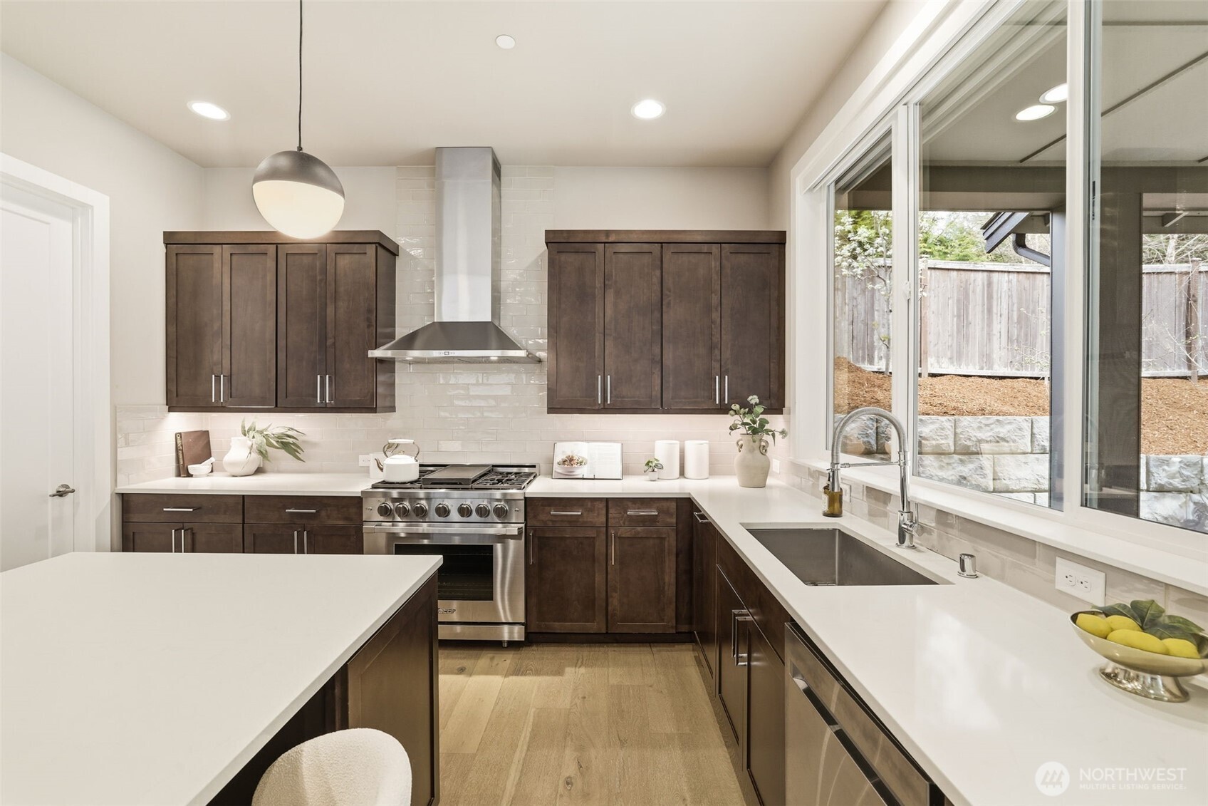 24387 NE 24th Street , Sammamish, WA 98074