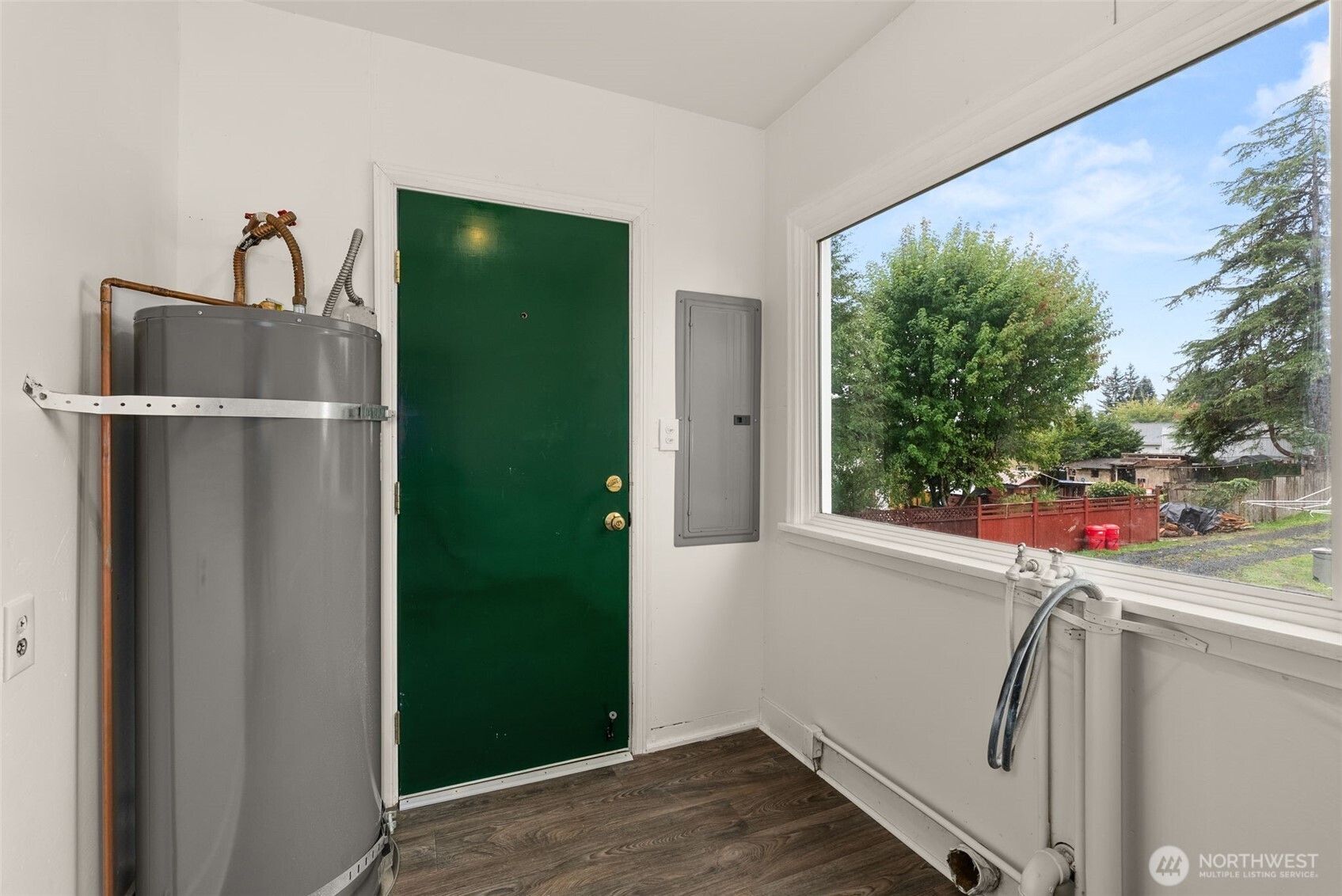 720 Washington Avenue , Raymond, WA 98577