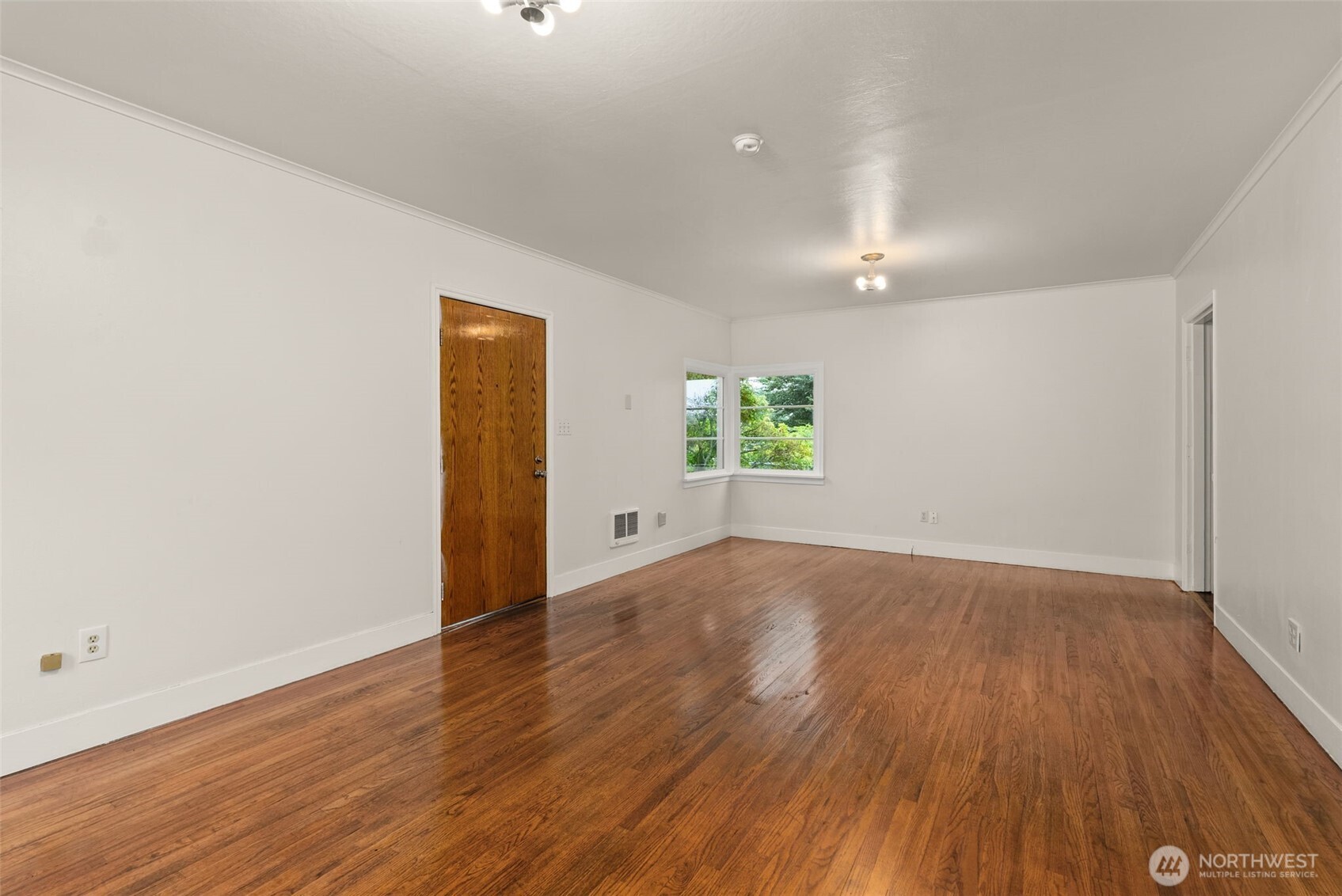 720 Washington Avenue , Raymond, WA 98577