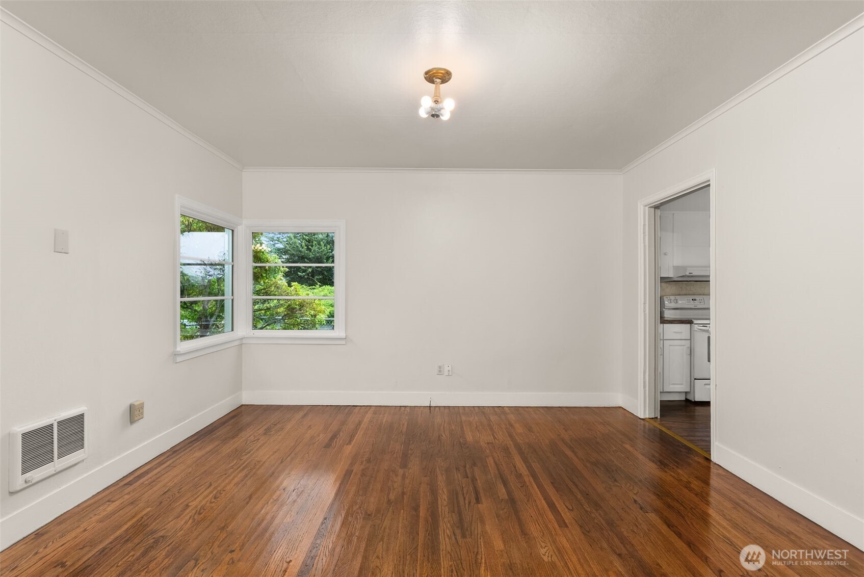 720 Washington Avenue , Raymond, WA 98577