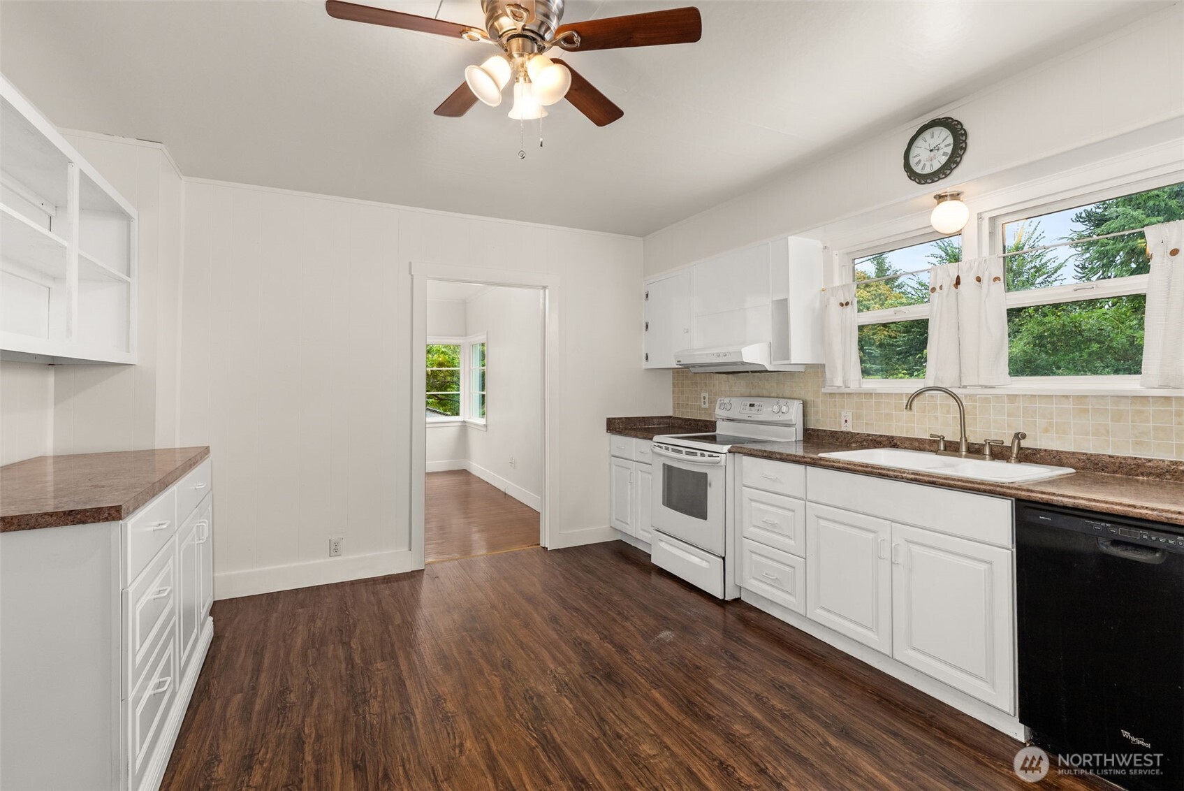 720 Washington Avenue , Raymond, WA 98577