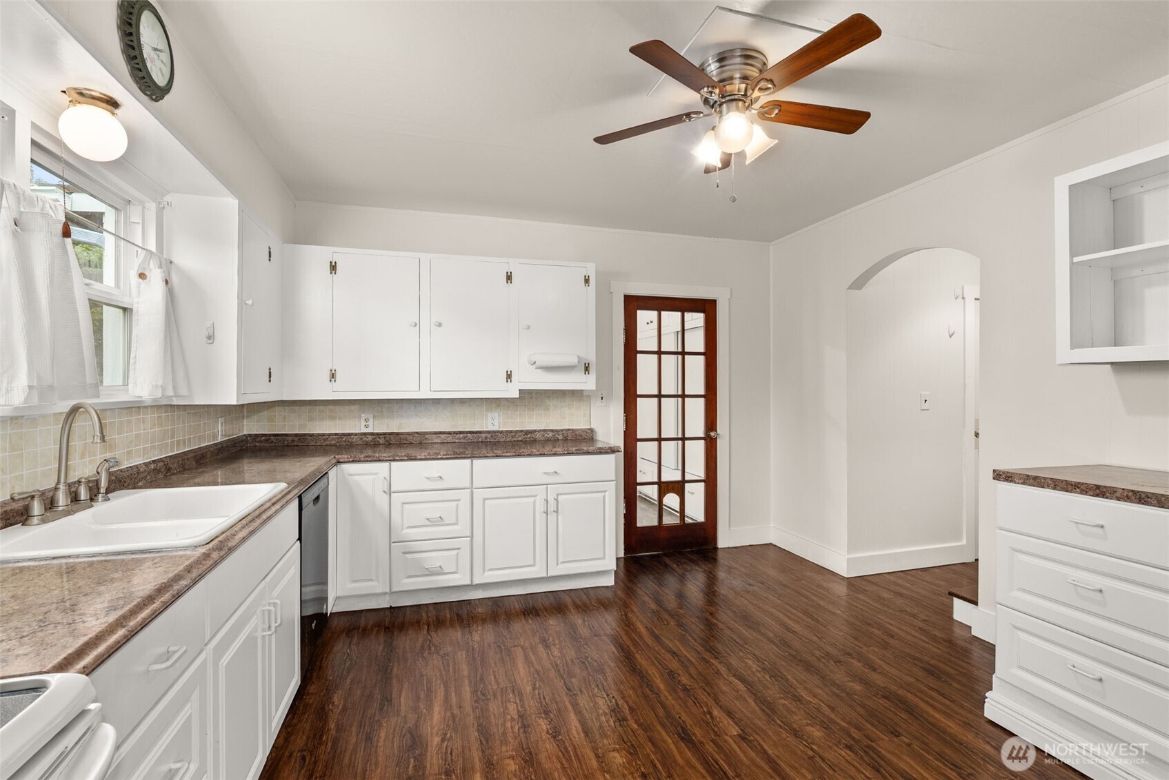 720 Washington Avenue , Raymond, WA 98577